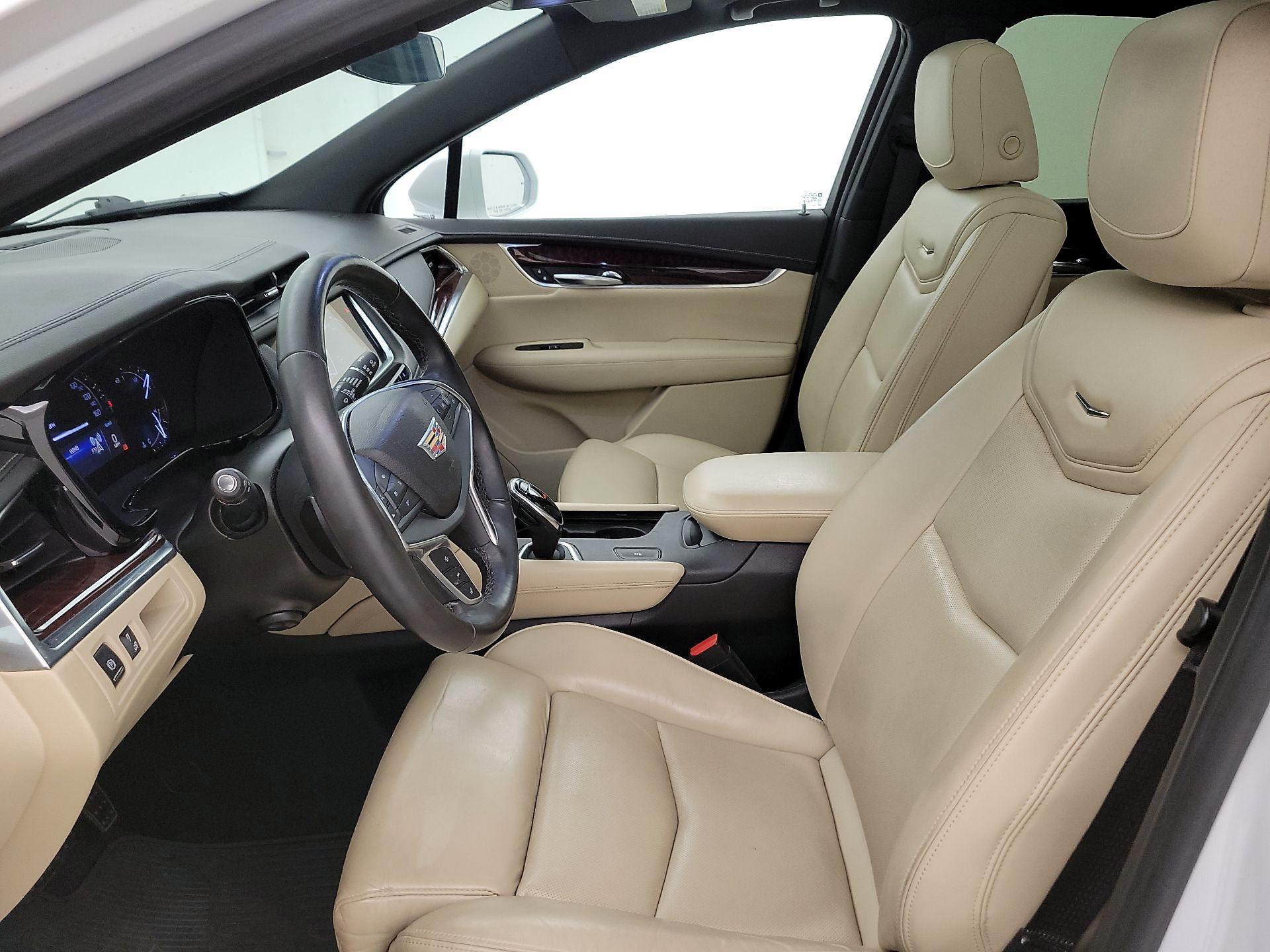 Thumbnail: 2017 Cadillac XT5 - 11