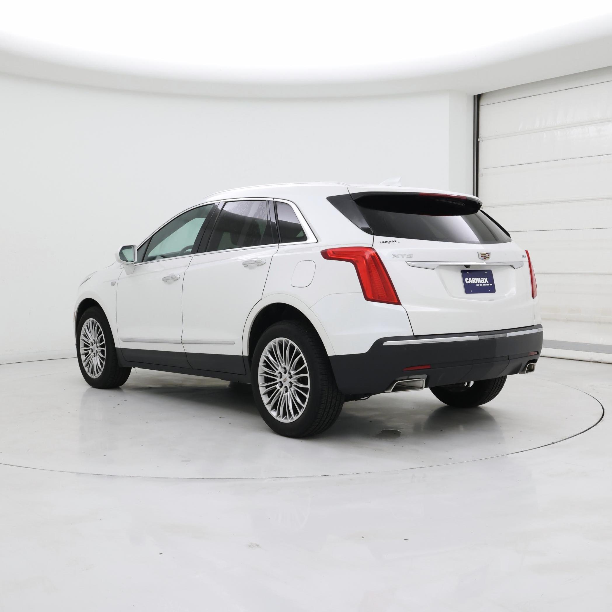 Thumbnail: 2017 Cadillac XT5 - 2