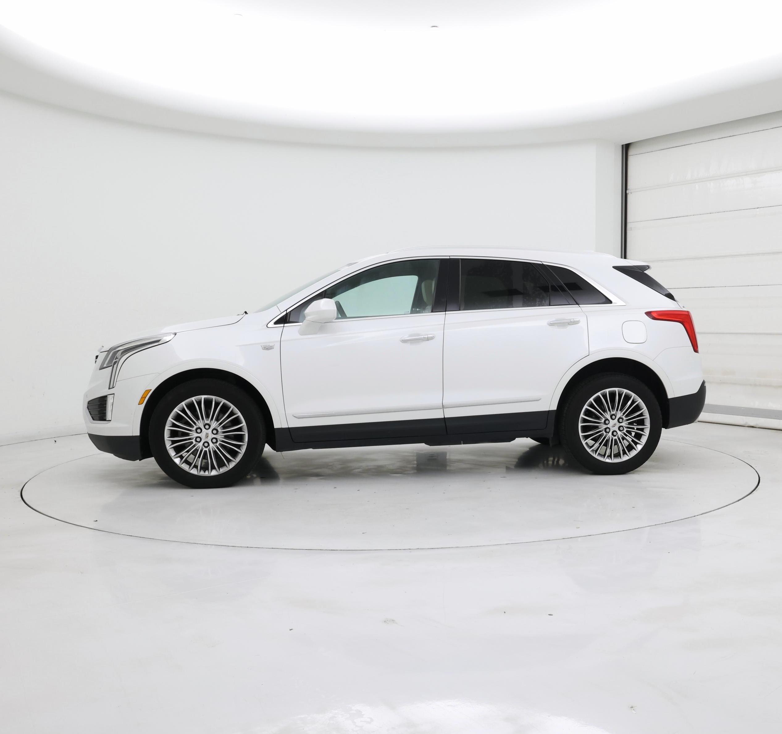 Thumbnail: 2017 Cadillac XT5 - 3