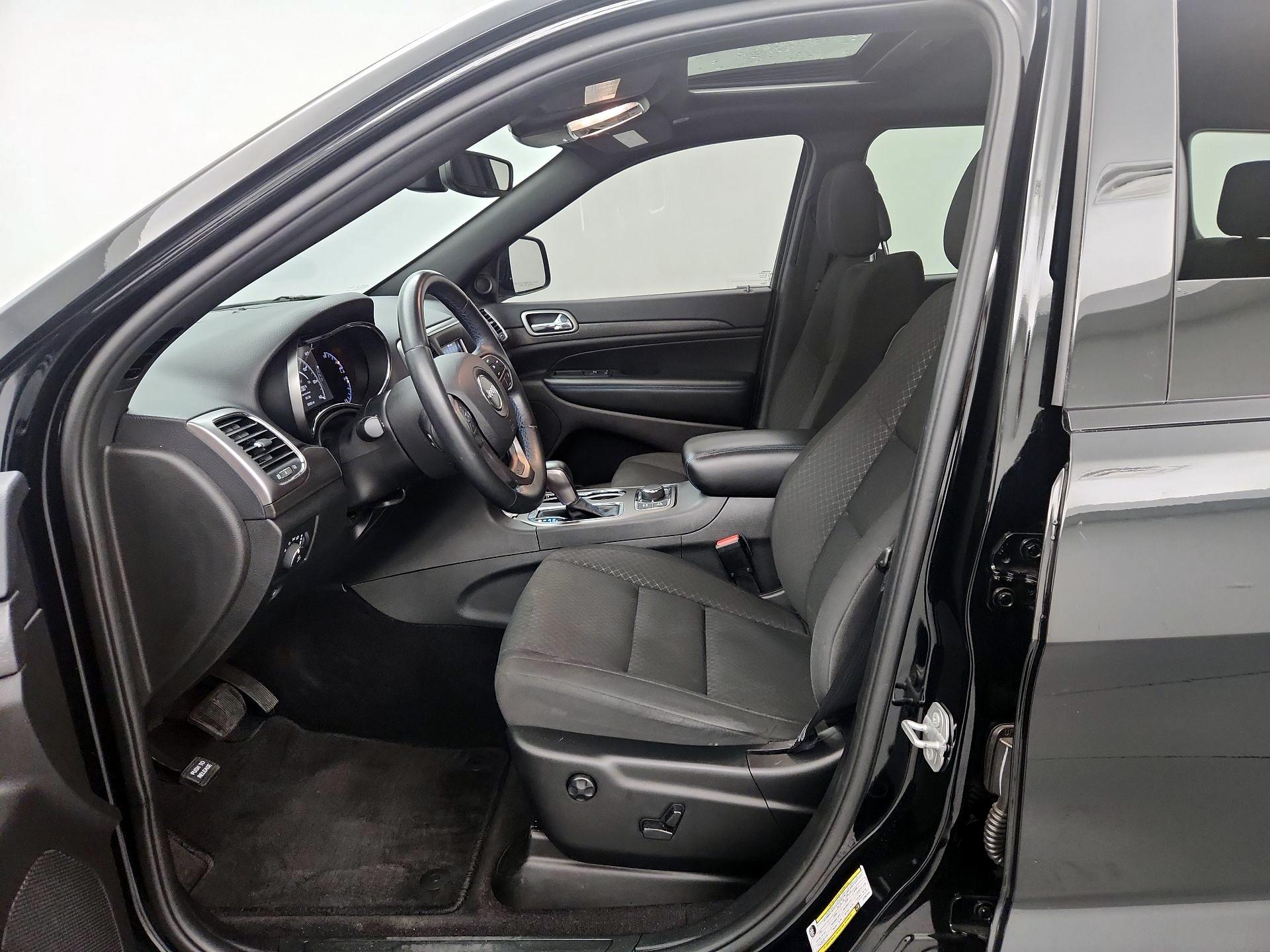 Thumbnail: 2018 Jeep Grand Cherokee - 11