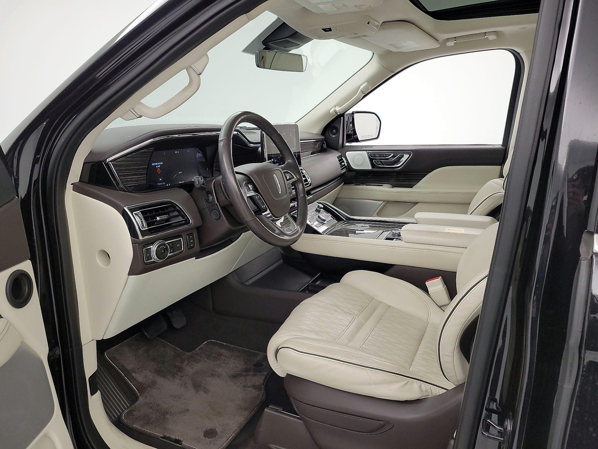 Thumbnail: 2021 Lincoln Navigator - 11