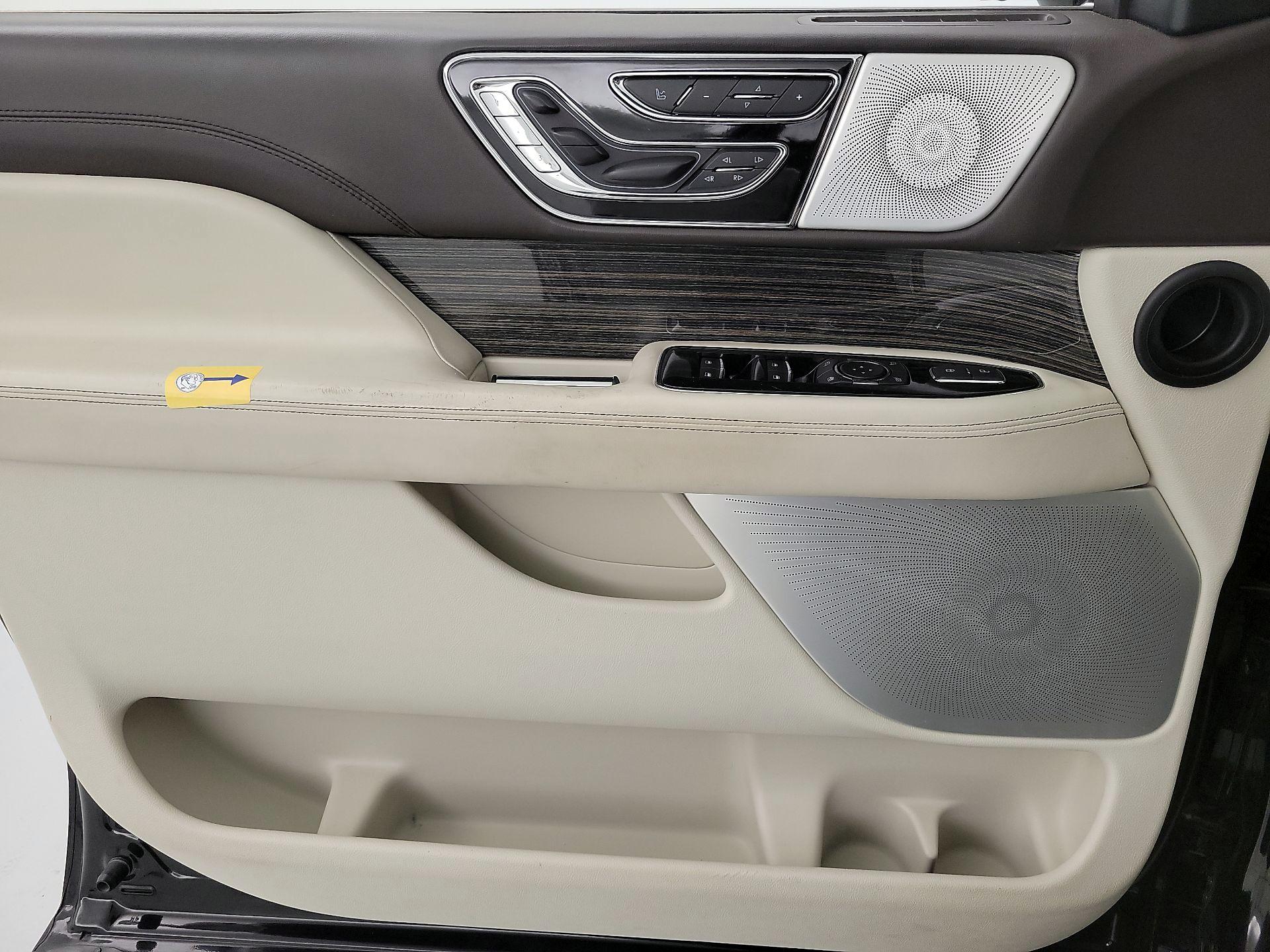 Thumbnail: 2021 Lincoln Navigator - 12