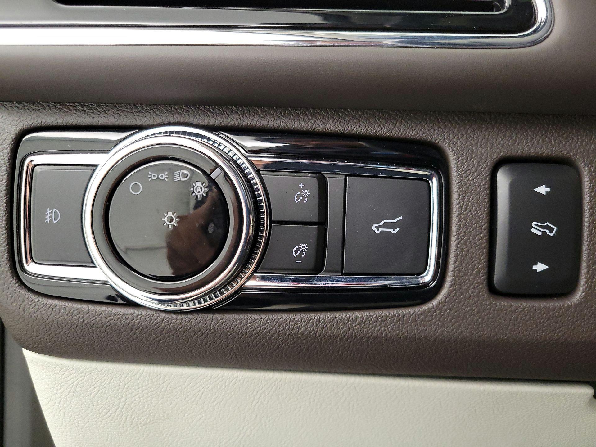 Thumbnail: 2021 Lincoln Navigator - 13