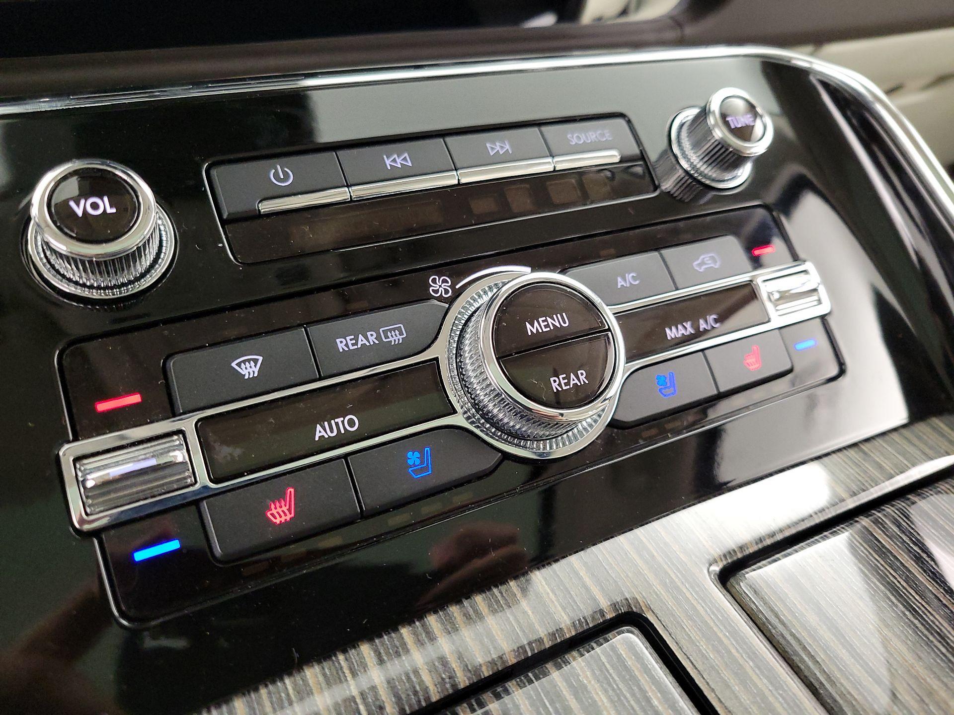 Thumbnail: 2021 Lincoln Navigator - 17