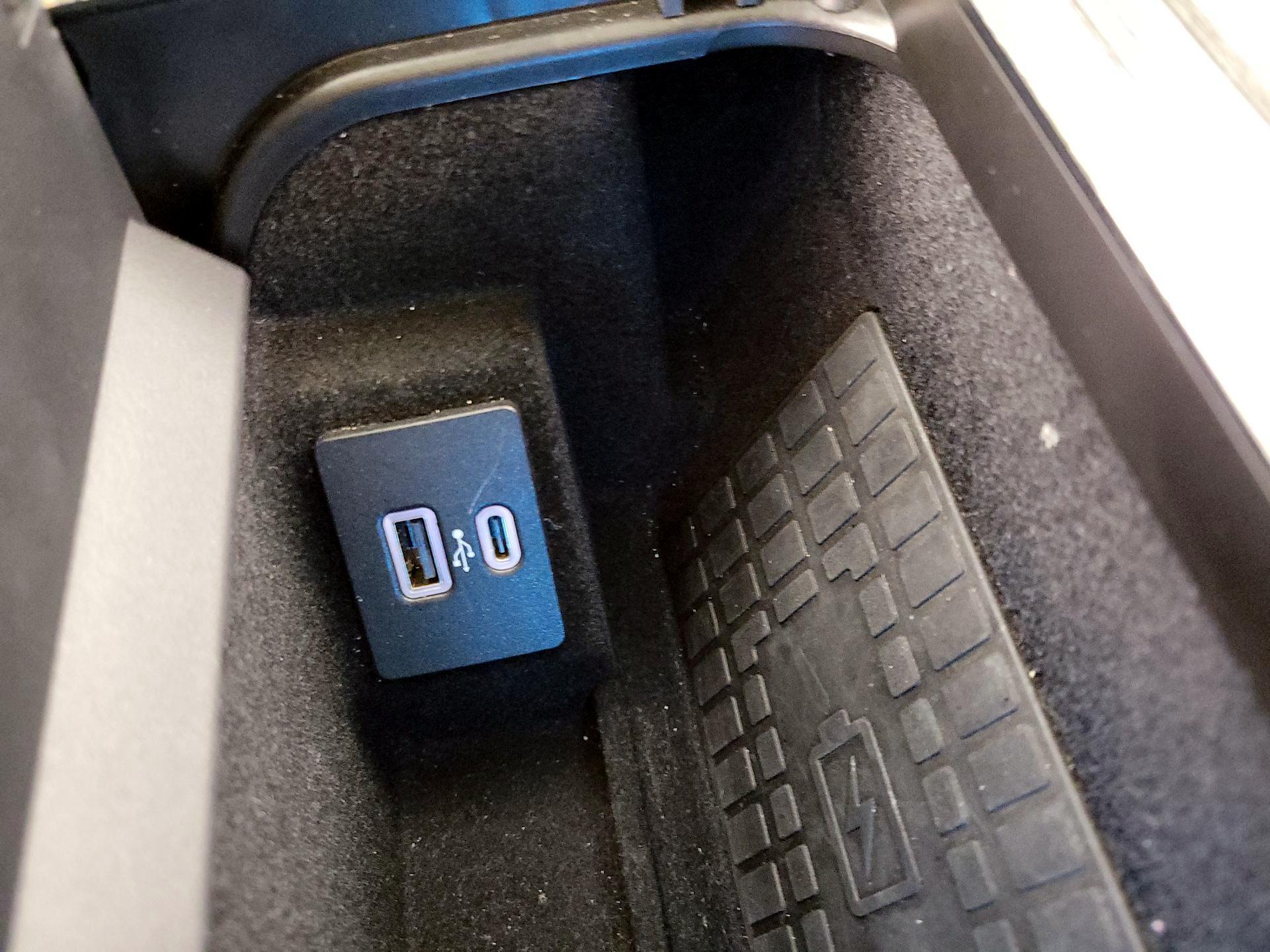 Thumbnail: 2021 Lincoln Navigator - 19