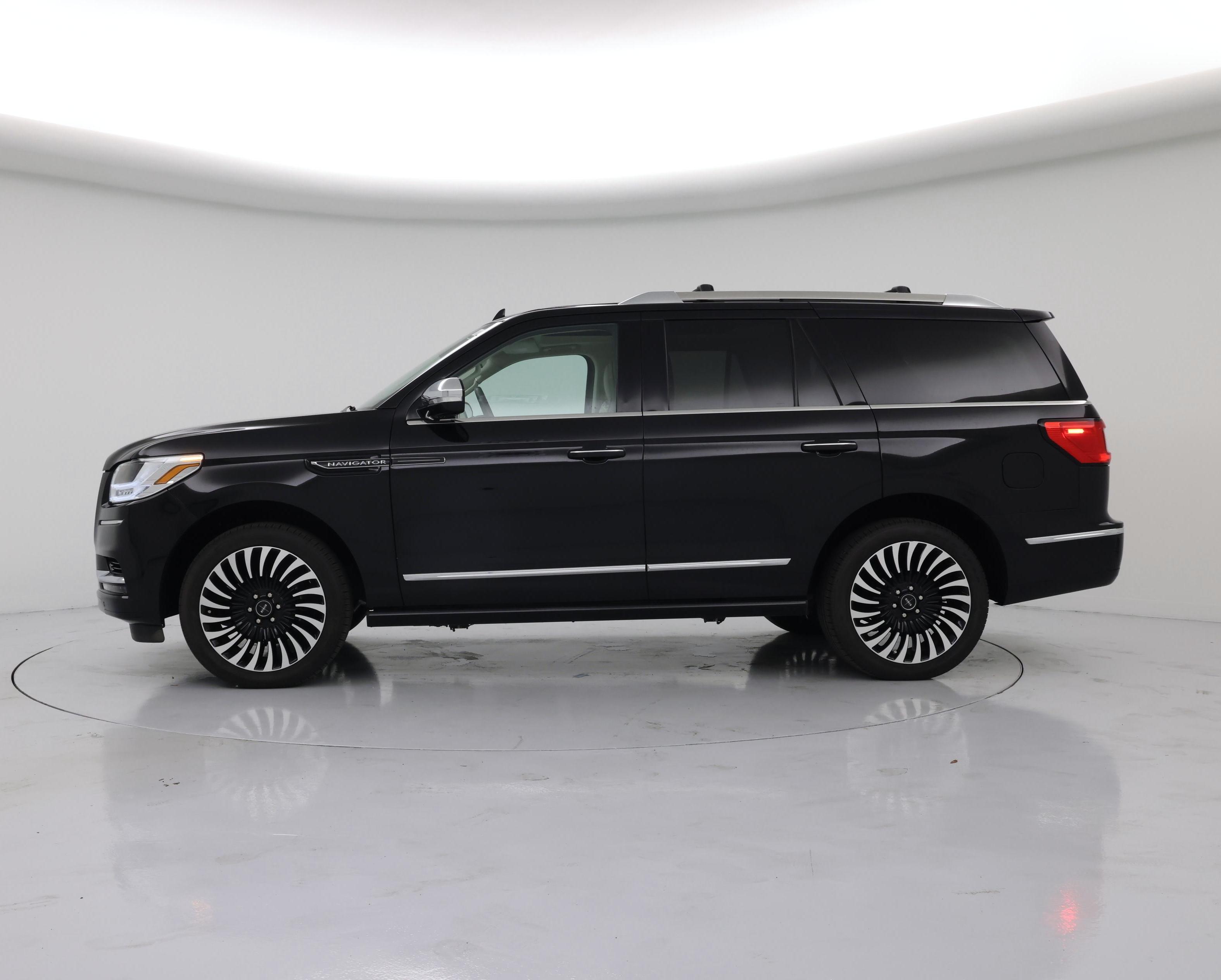 Thumbnail: 2021 Lincoln Navigator - 3