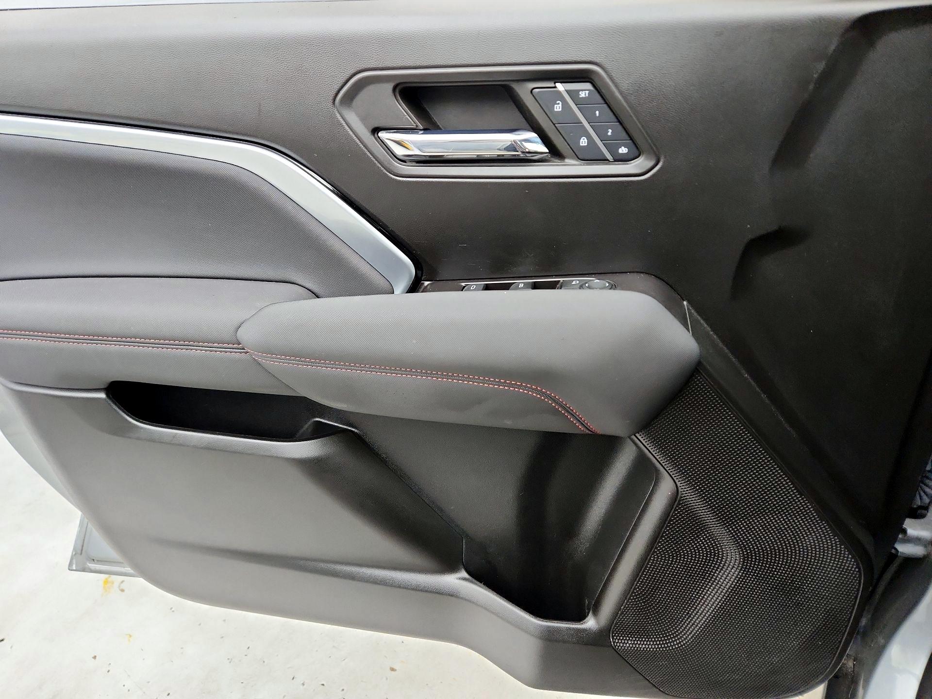 Thumbnail: 2024 Chevrolet Colorado - 12