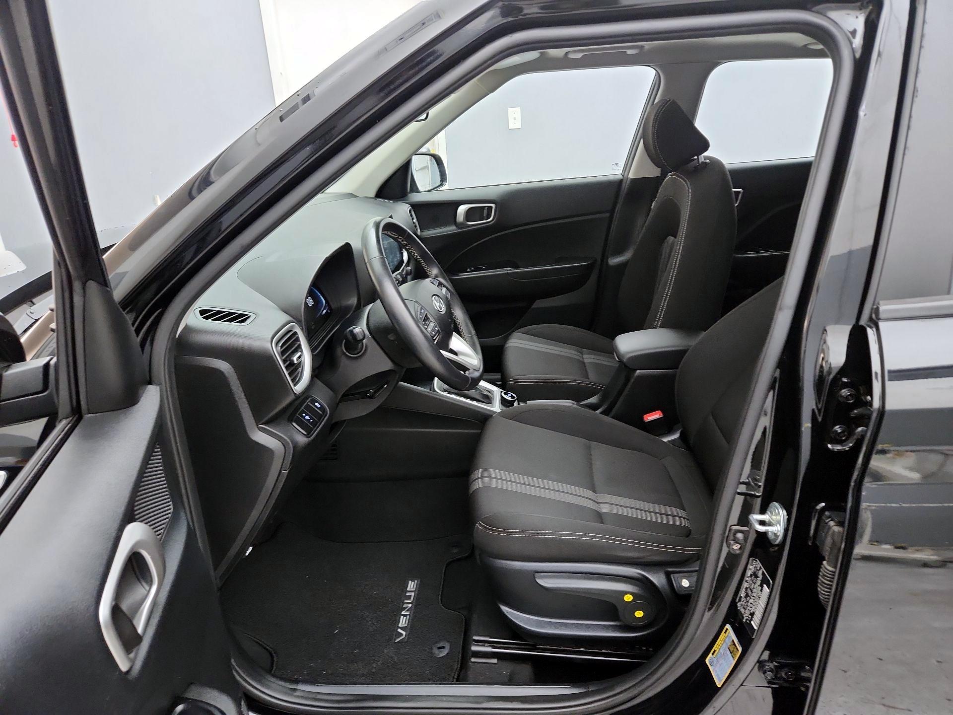 Thumbnail: 2023 Hyundai Venue - 11