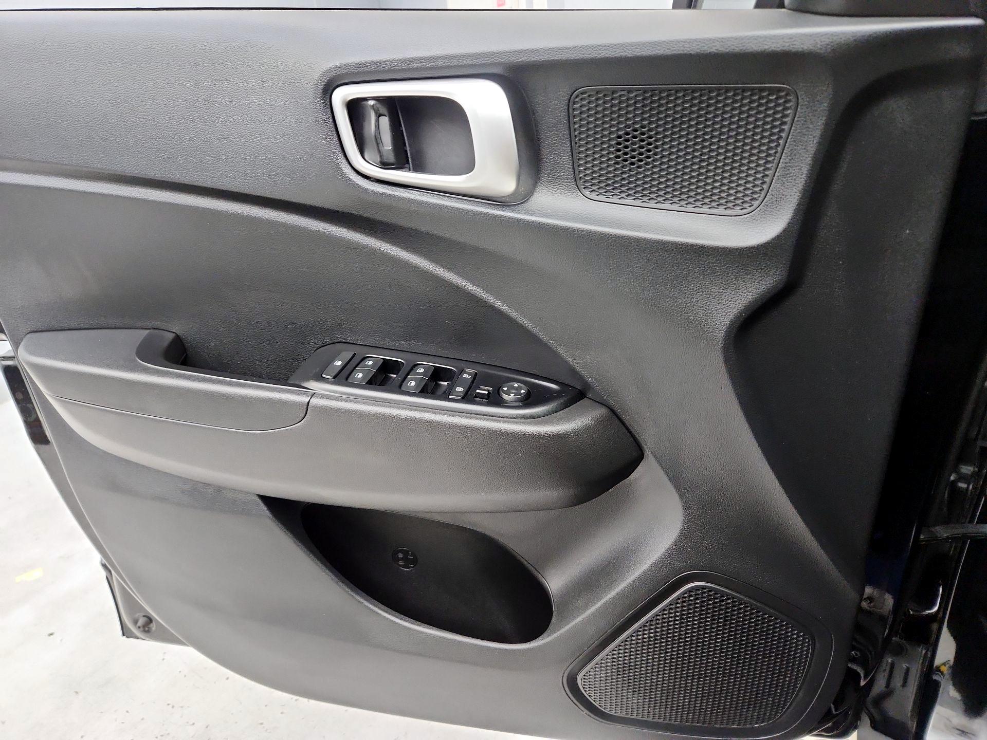 Thumbnail: 2023 Hyundai Venue - 12