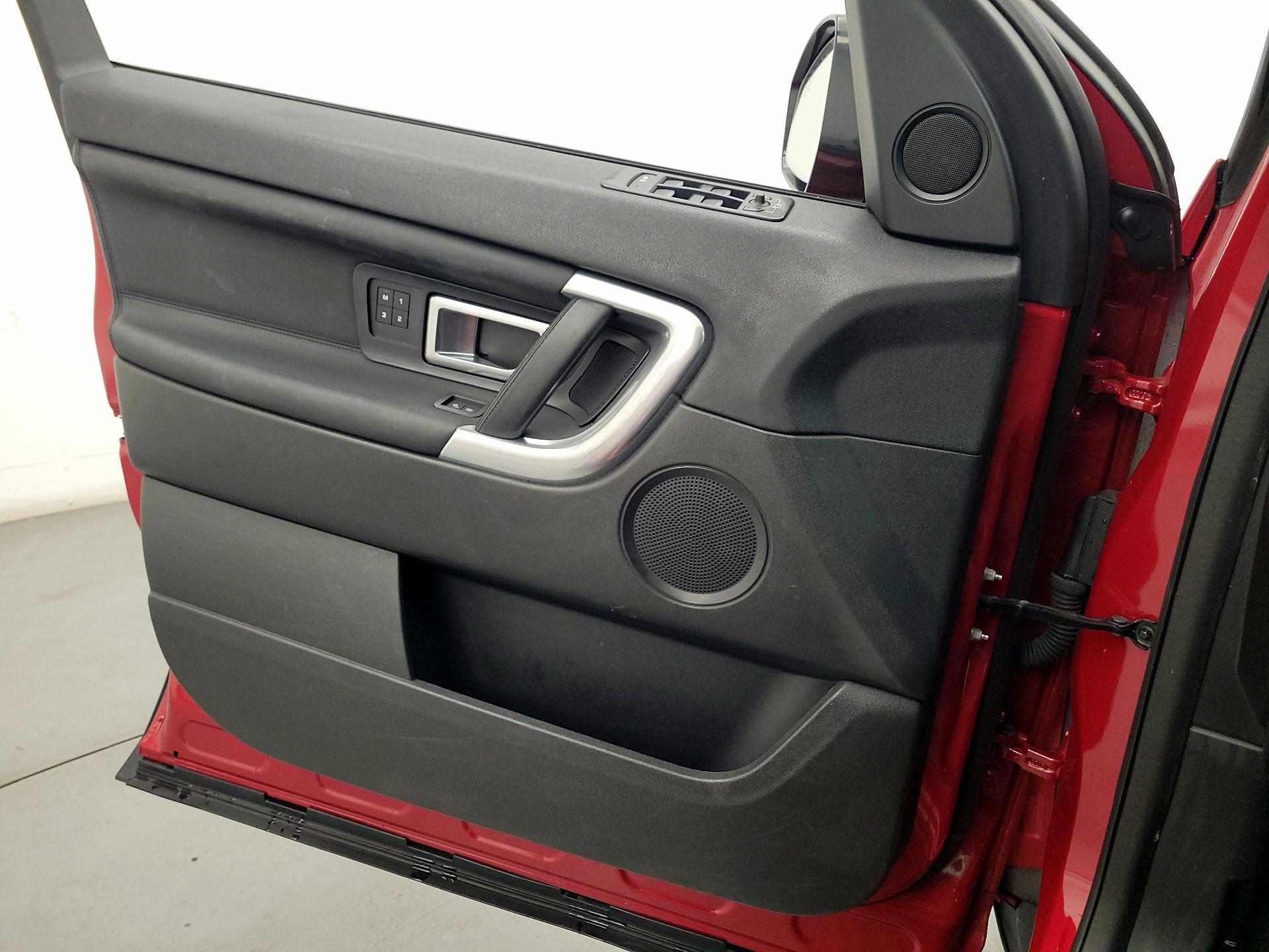 Thumbnail: 2019 Land Rover Discovery Sport - 12