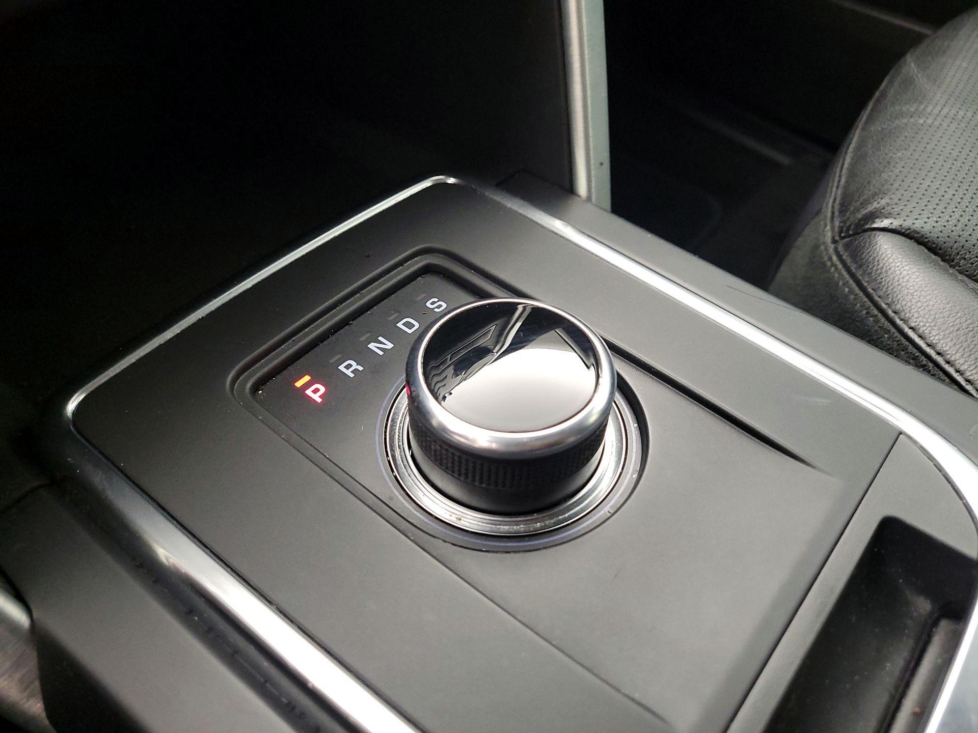 Thumbnail: 2019 Land Rover Discovery Sport - 15