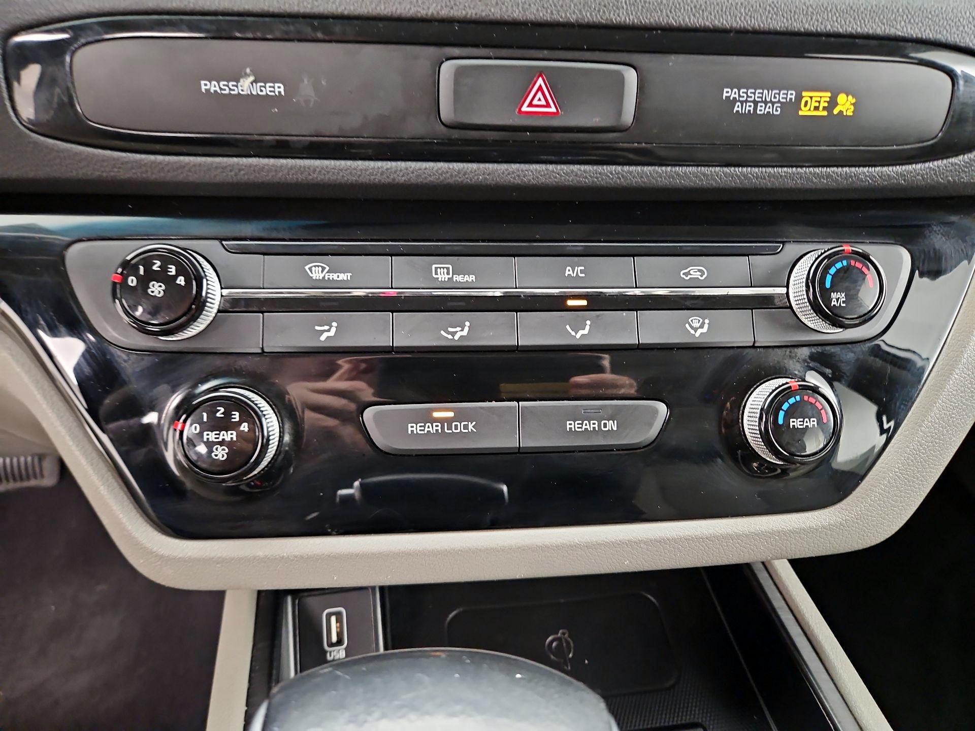 Thumbnail: 2021 Kia Sedona - 16