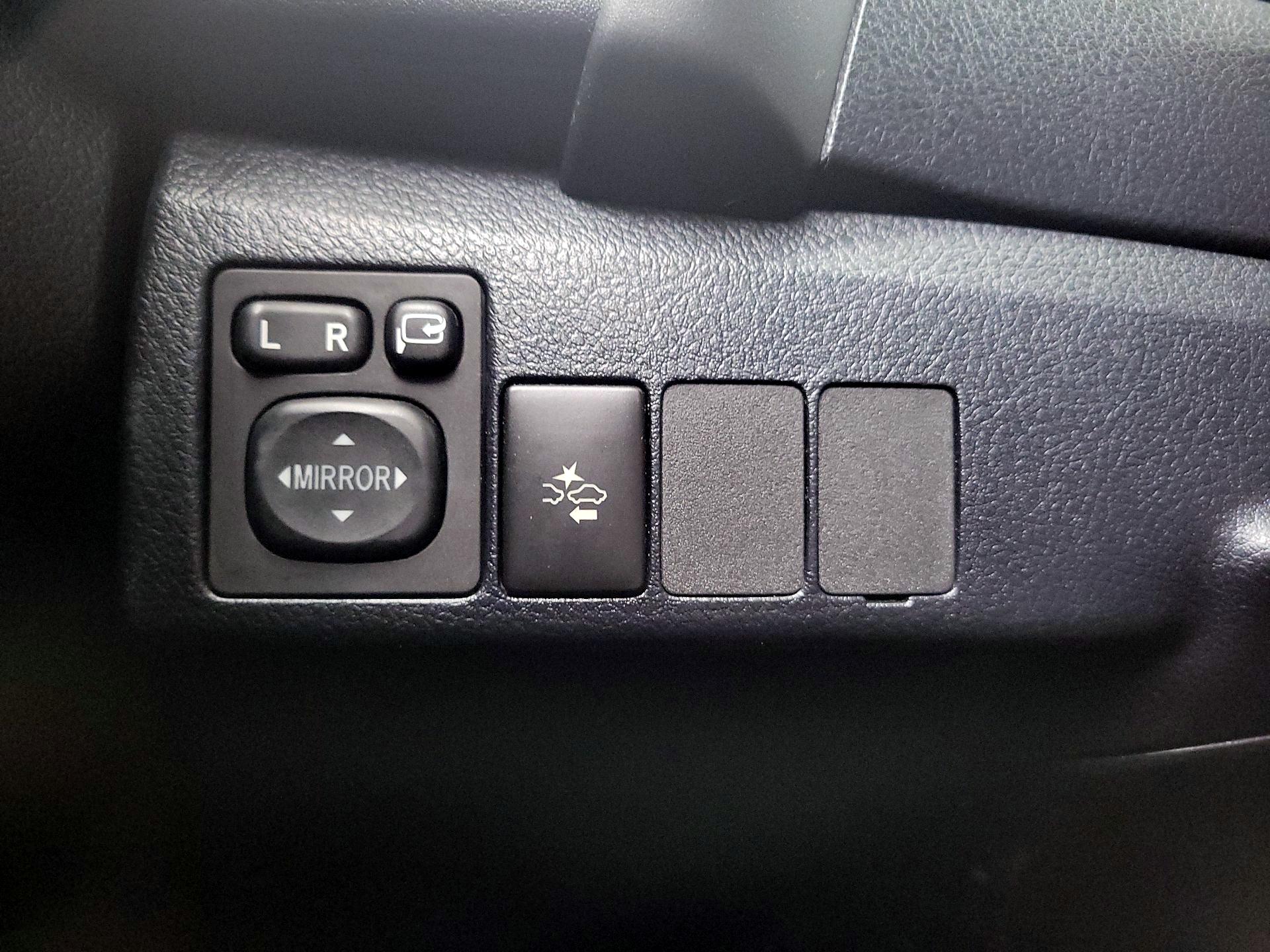 Thumbnail: 2018 Toyota Corolla iM - 13