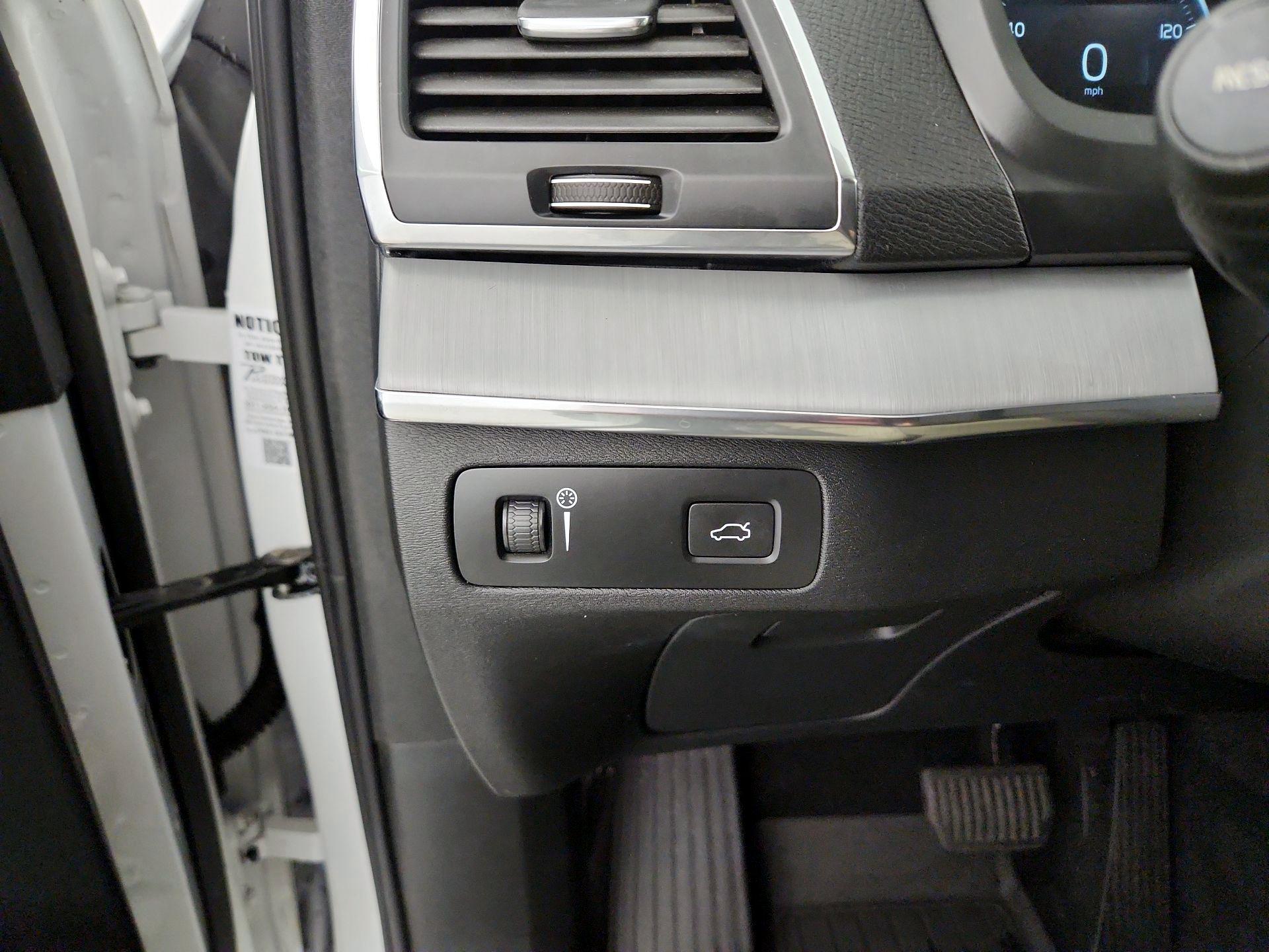 Thumbnail: 2022 Volvo XC90 - 13