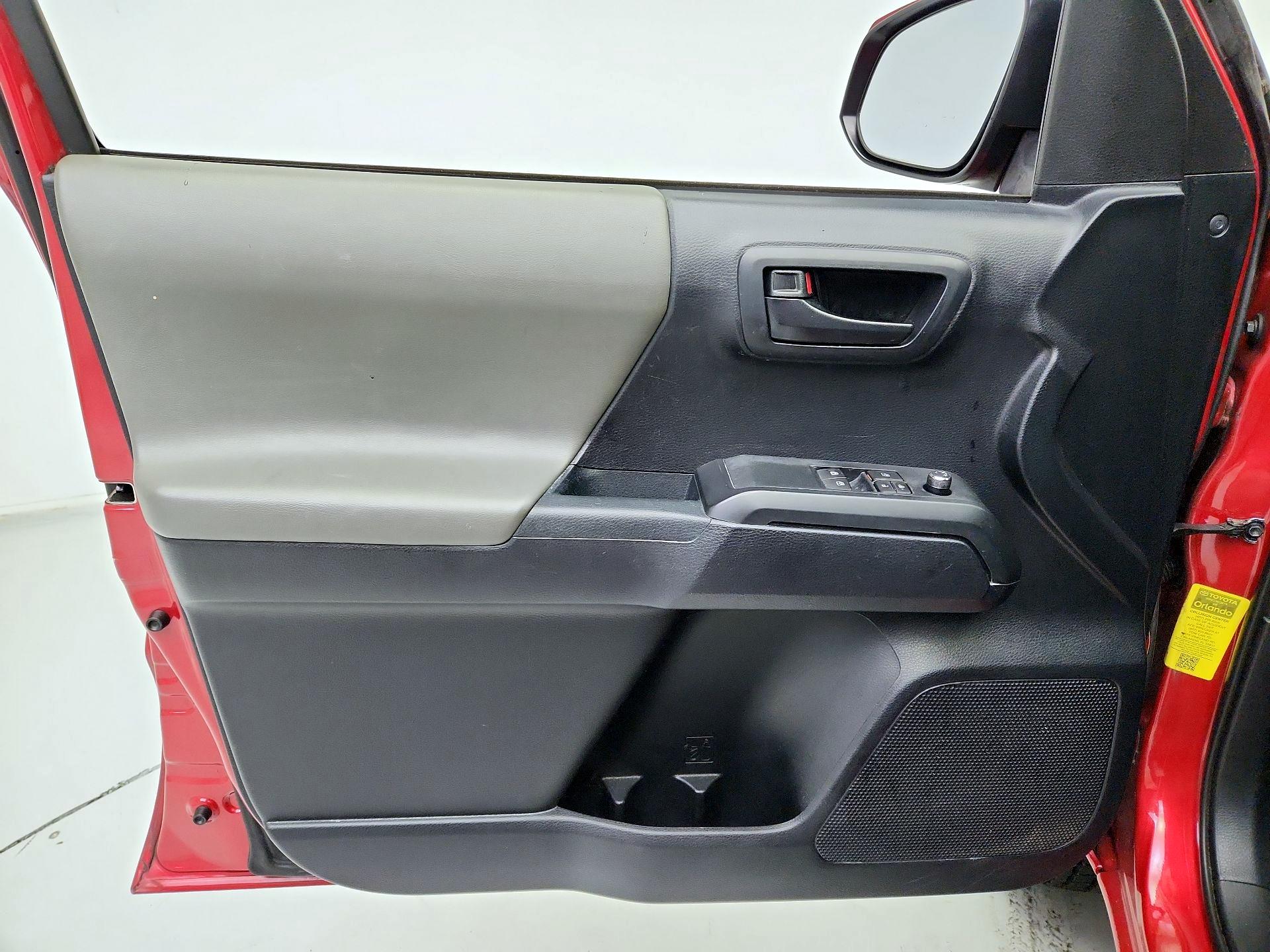 Thumbnail: 2018 Toyota Tacoma - 12