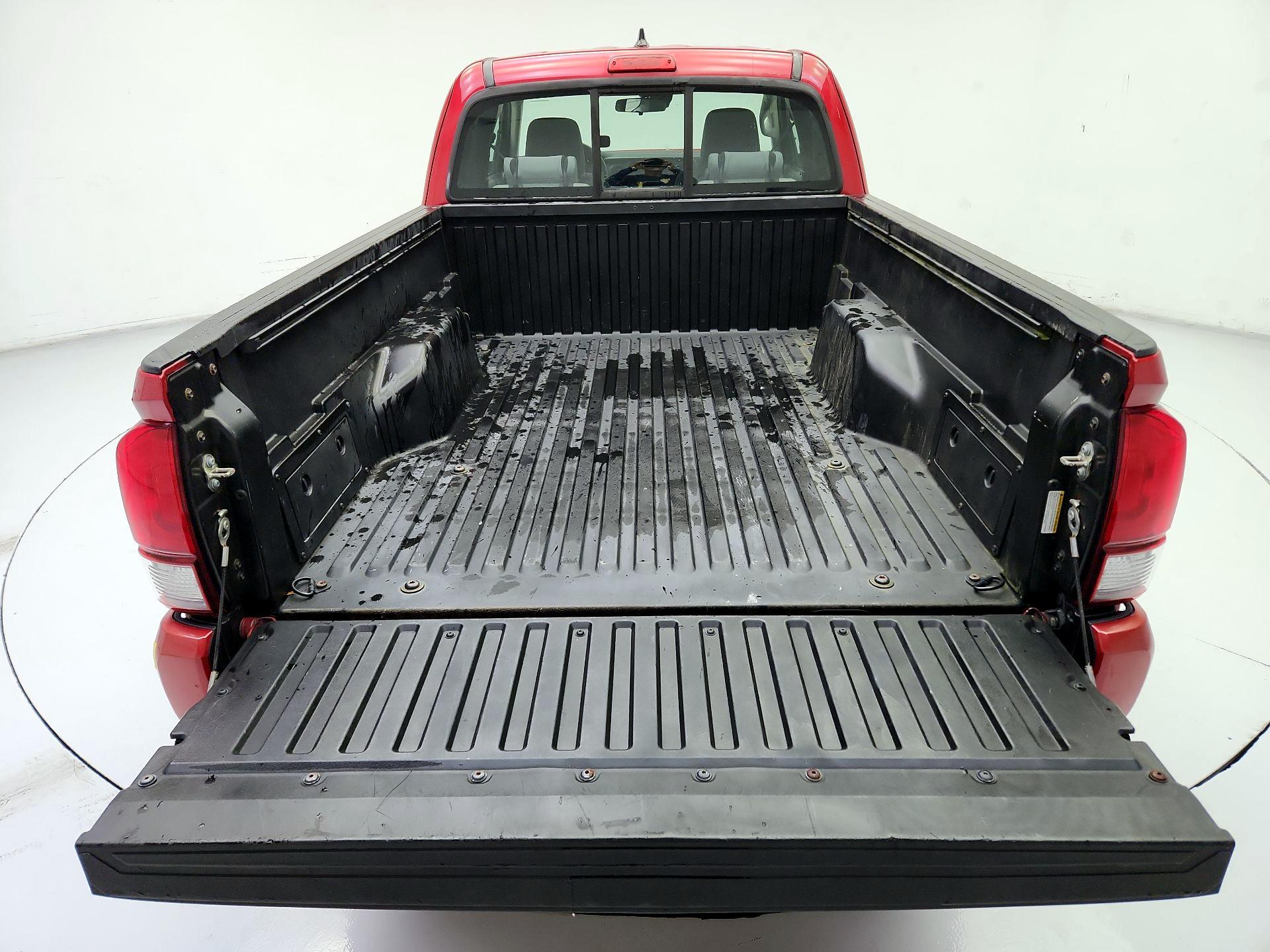 Thumbnail: 2018 Toyota Tacoma - 20