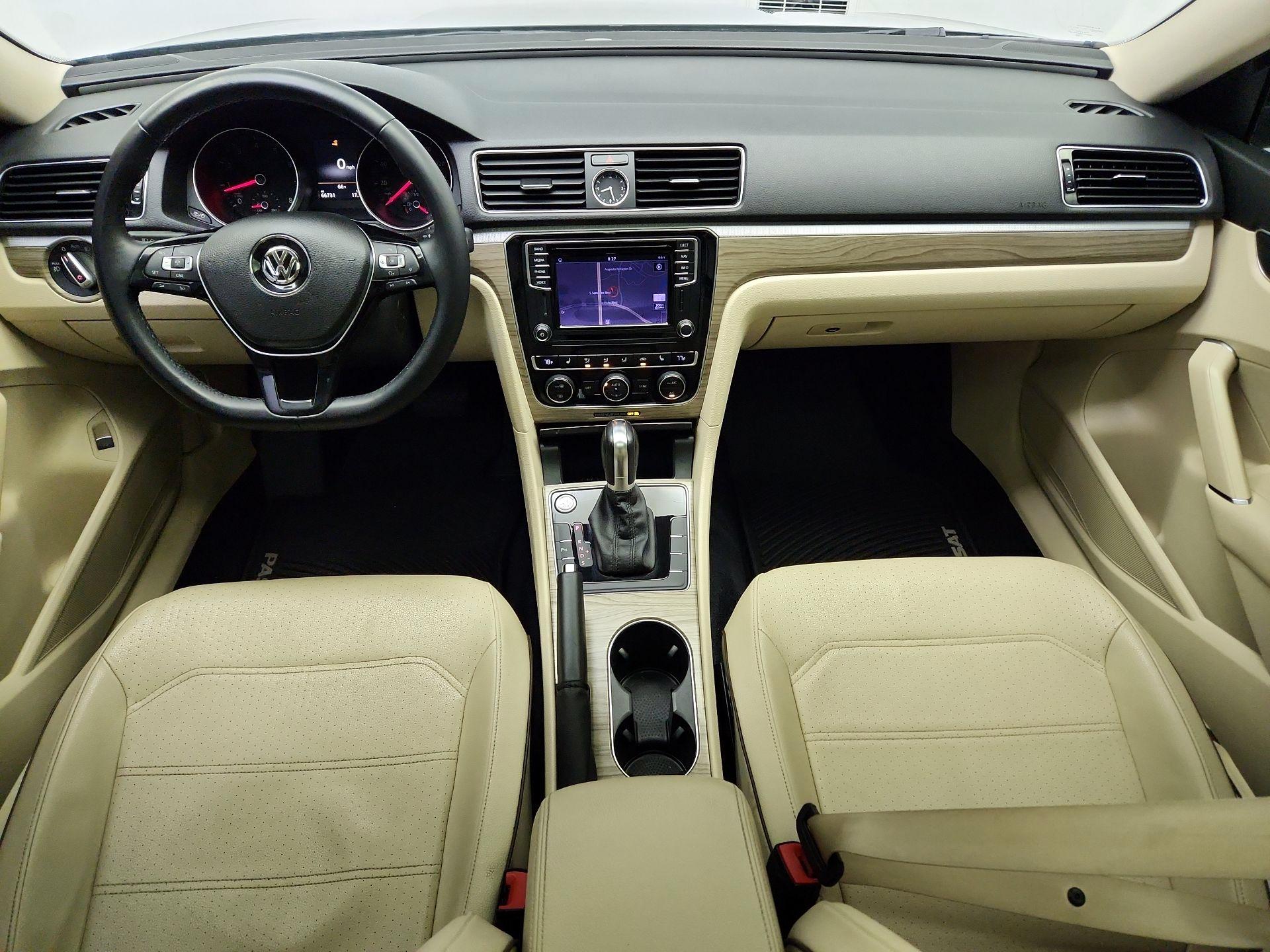 Thumbnail: 2017 Volkswagen Passat - 9