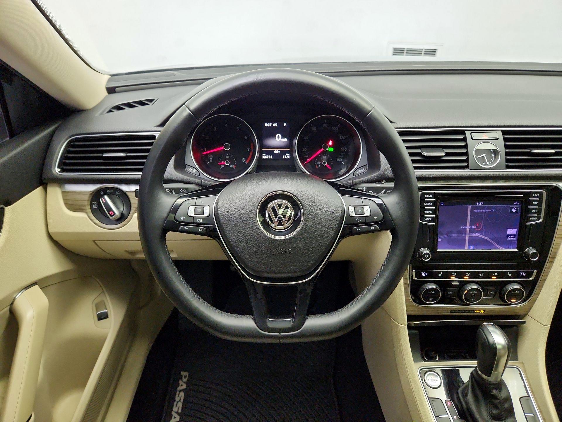 Thumbnail: 2017 Volkswagen Passat - 10