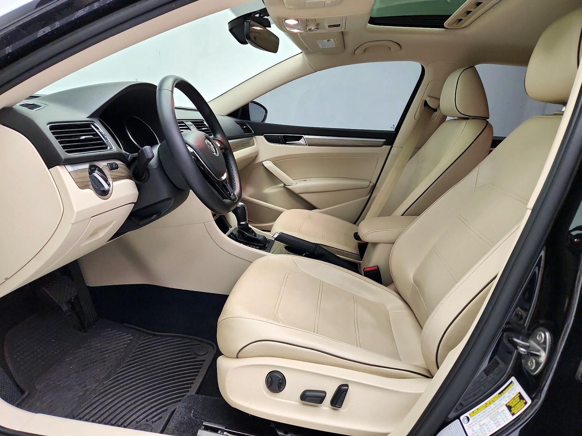 Thumbnail: 2017 Volkswagen Passat - 11