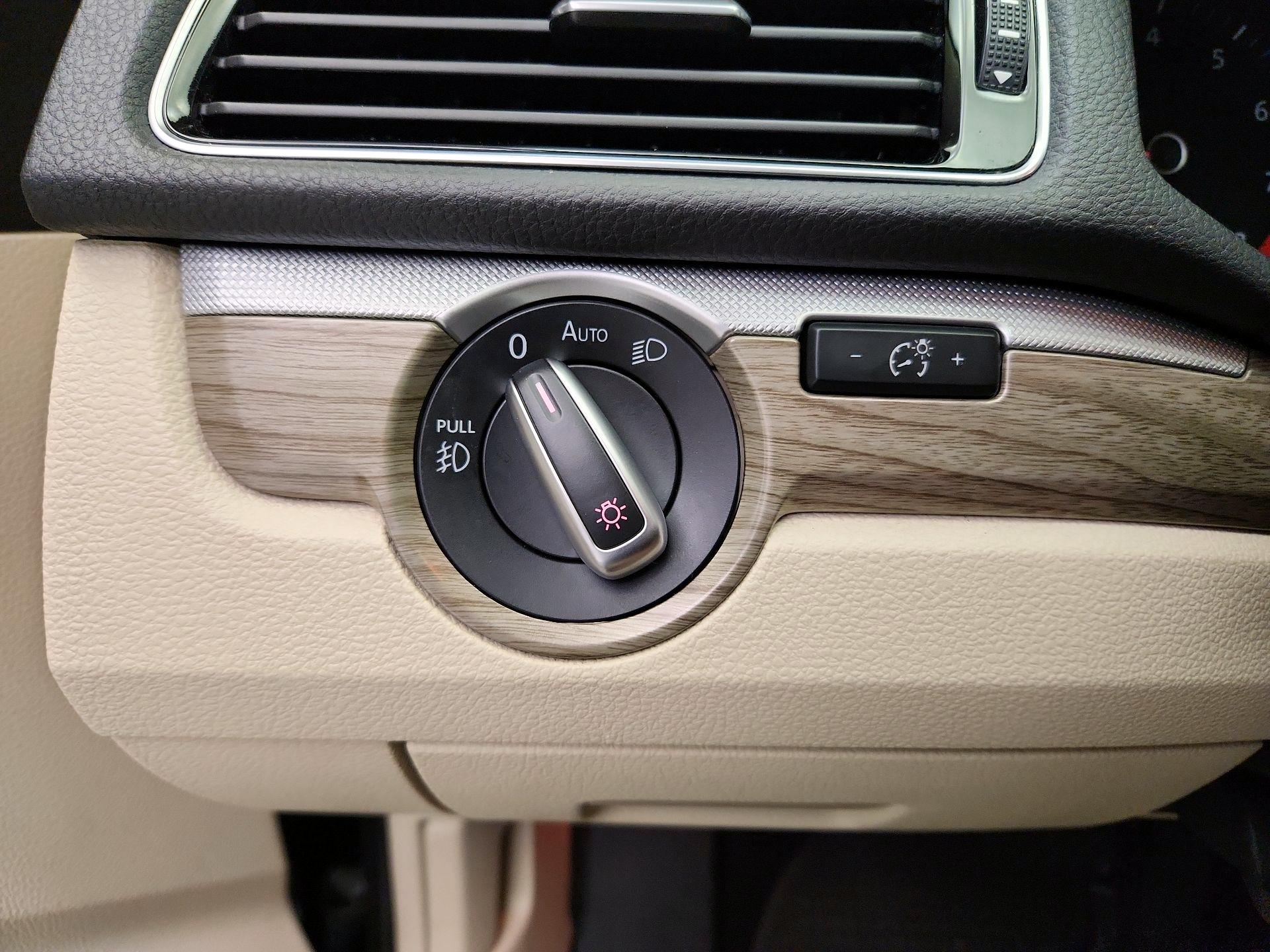 Thumbnail: 2017 Volkswagen Passat - 13