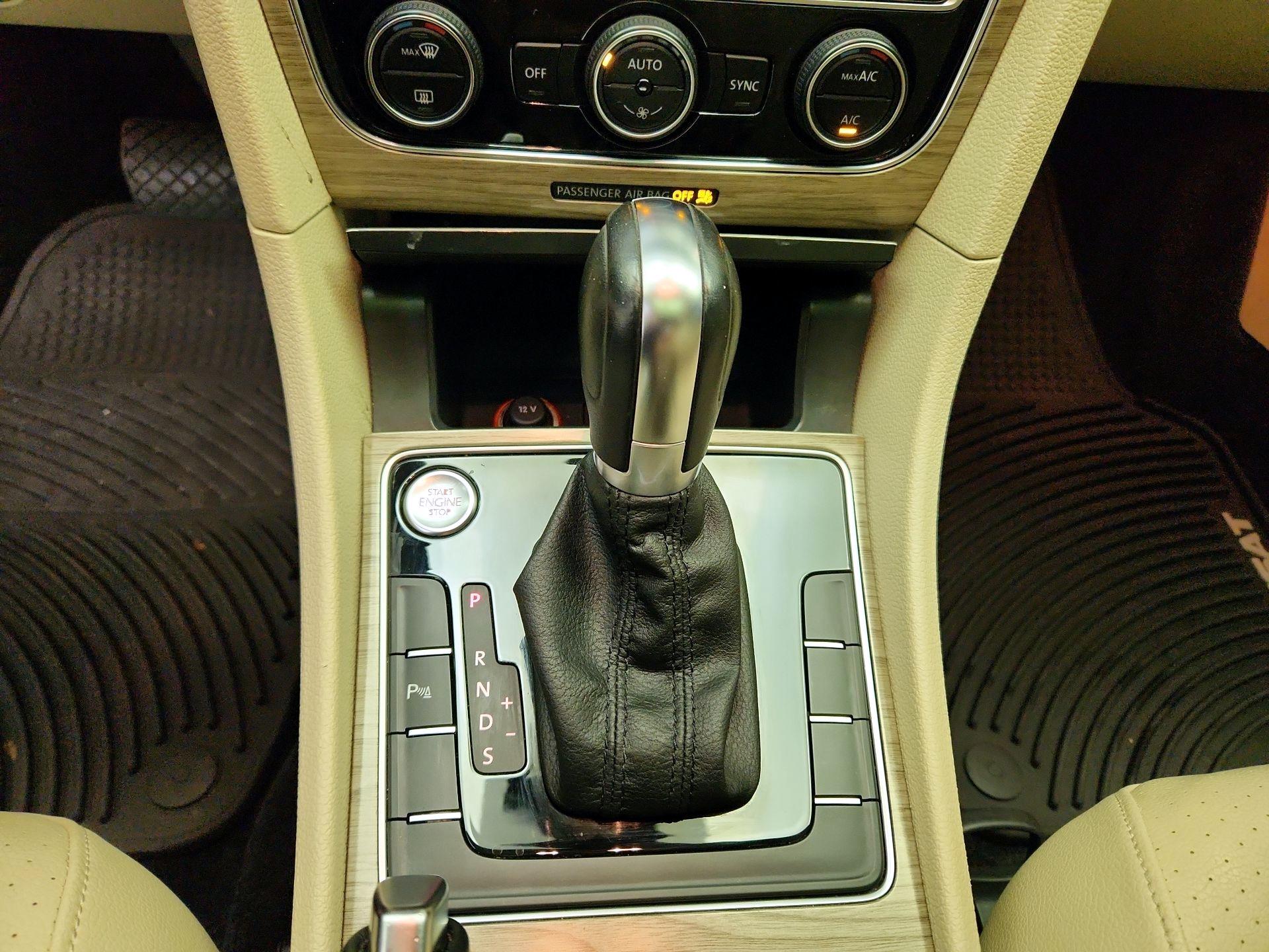 Thumbnail: 2017 Volkswagen Passat - 18