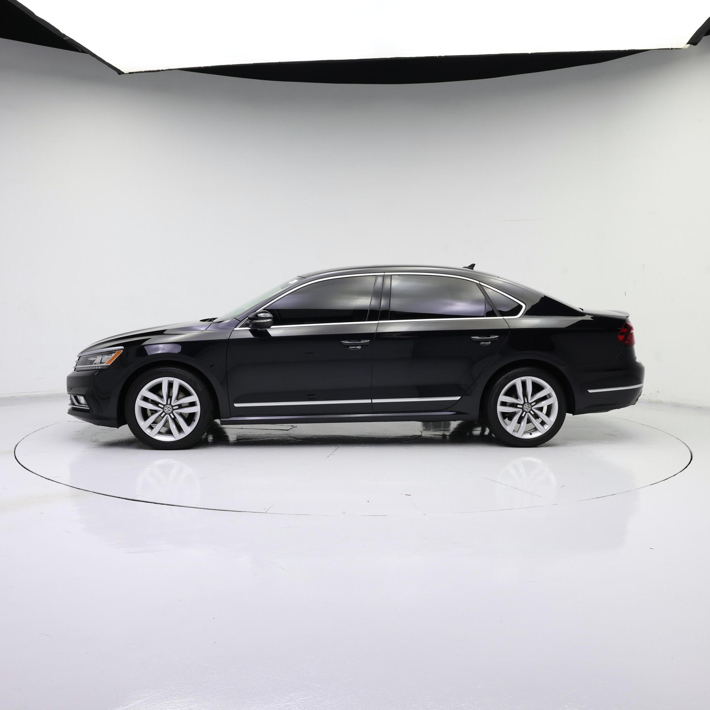 Thumbnail: 2017 Volkswagen Passat - 3