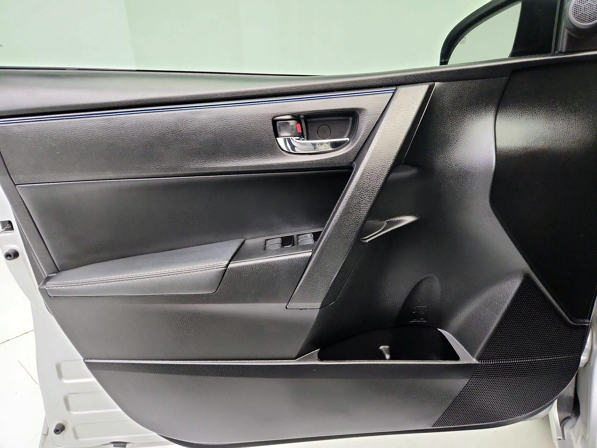 Thumbnail: 2018 Toyota Corolla - 12