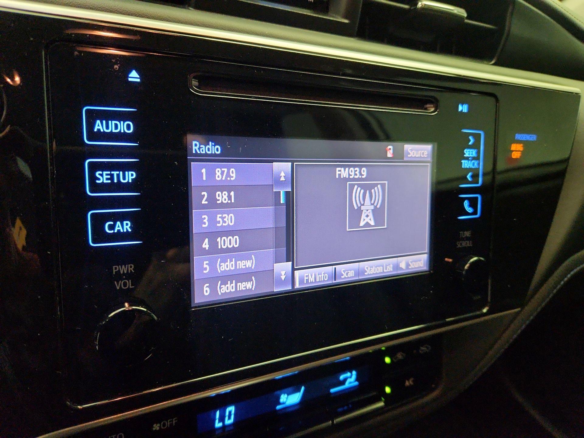 Thumbnail: 2018 Toyota Corolla - 15