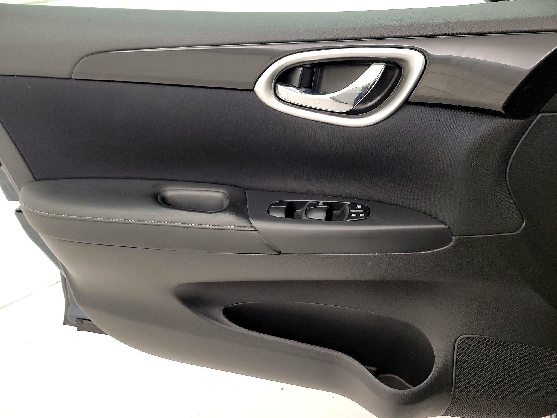 Thumbnail: 2017 Nissan Sentra - 12