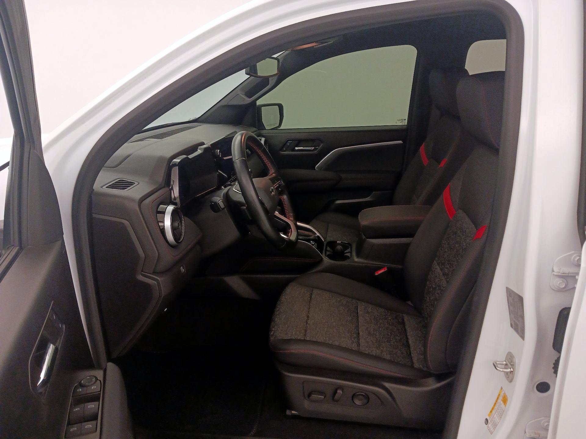 Thumbnail: 2023 Chevrolet Colorado - 11