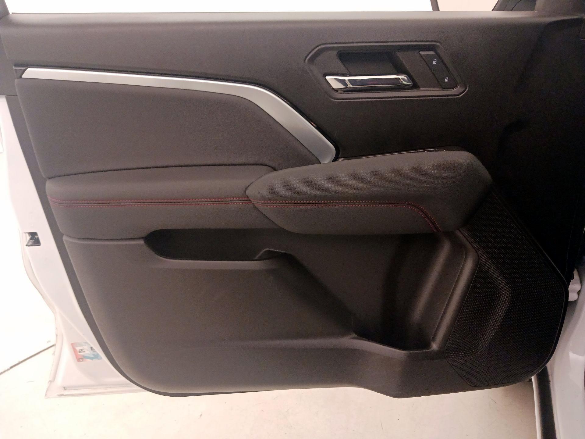 Thumbnail: 2023 Chevrolet Colorado - 12