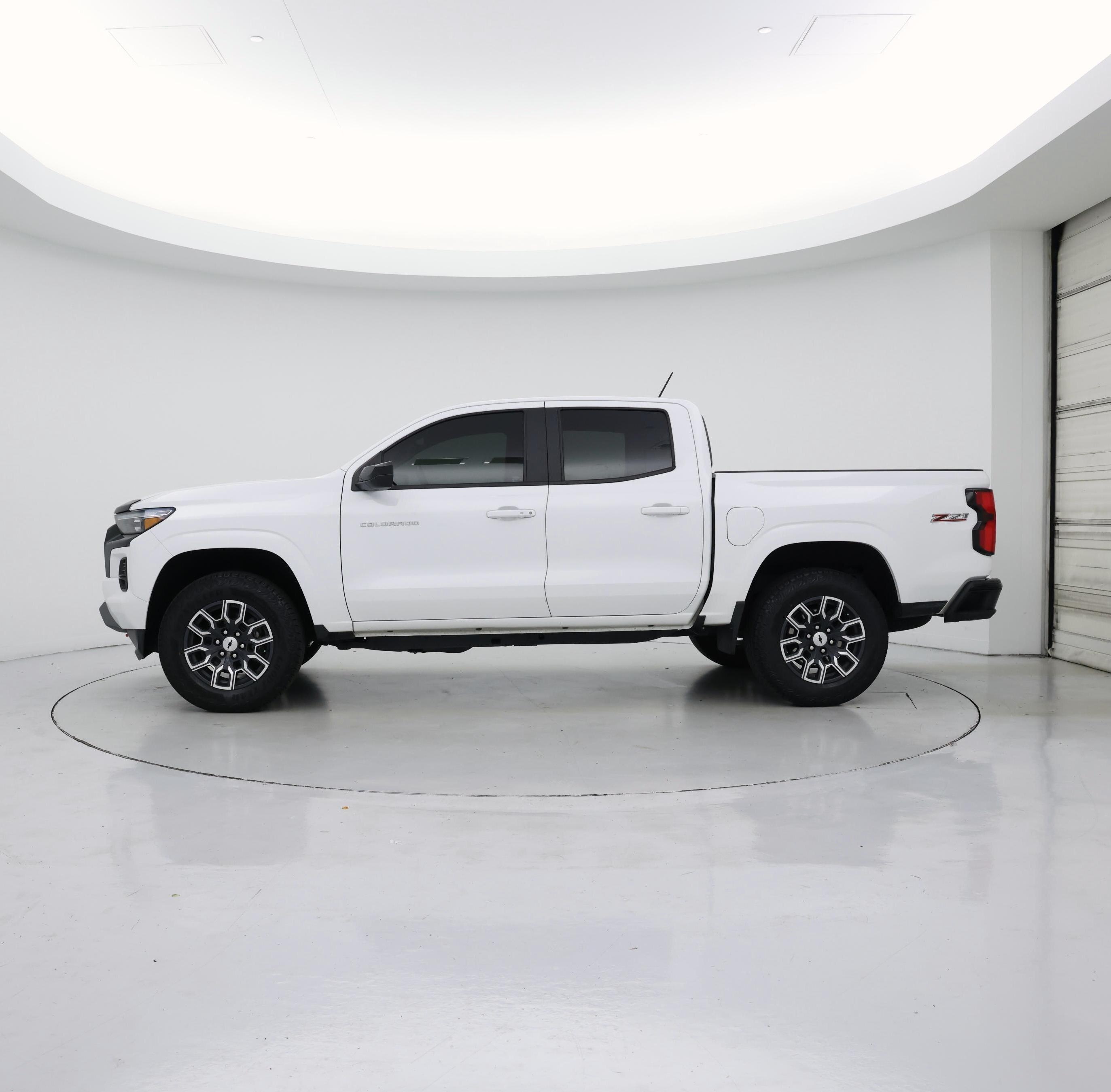 Thumbnail: 2023 Chevrolet Colorado - 3