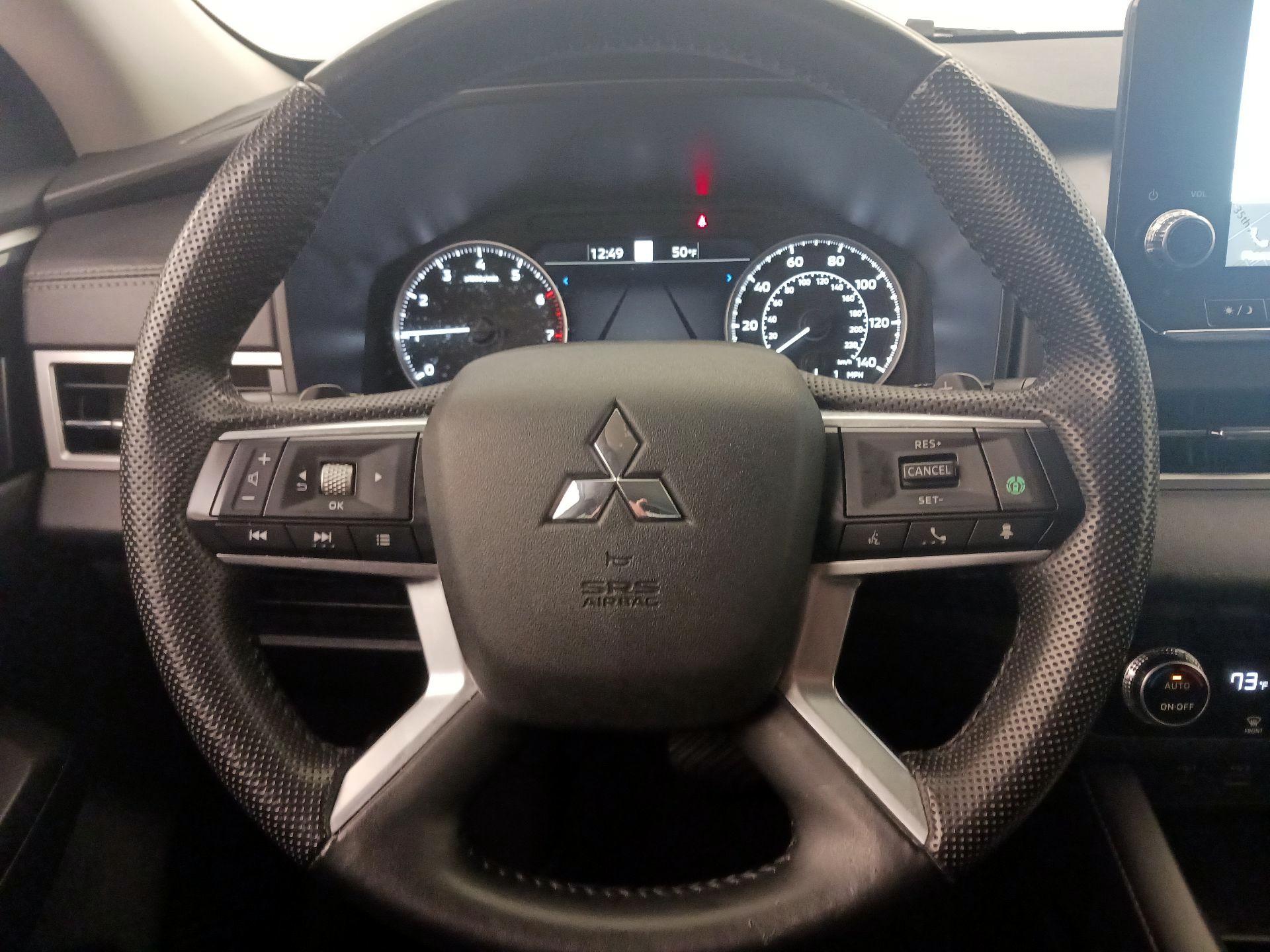 Thumbnail: 2023 Mitsubishi Outlander - 10