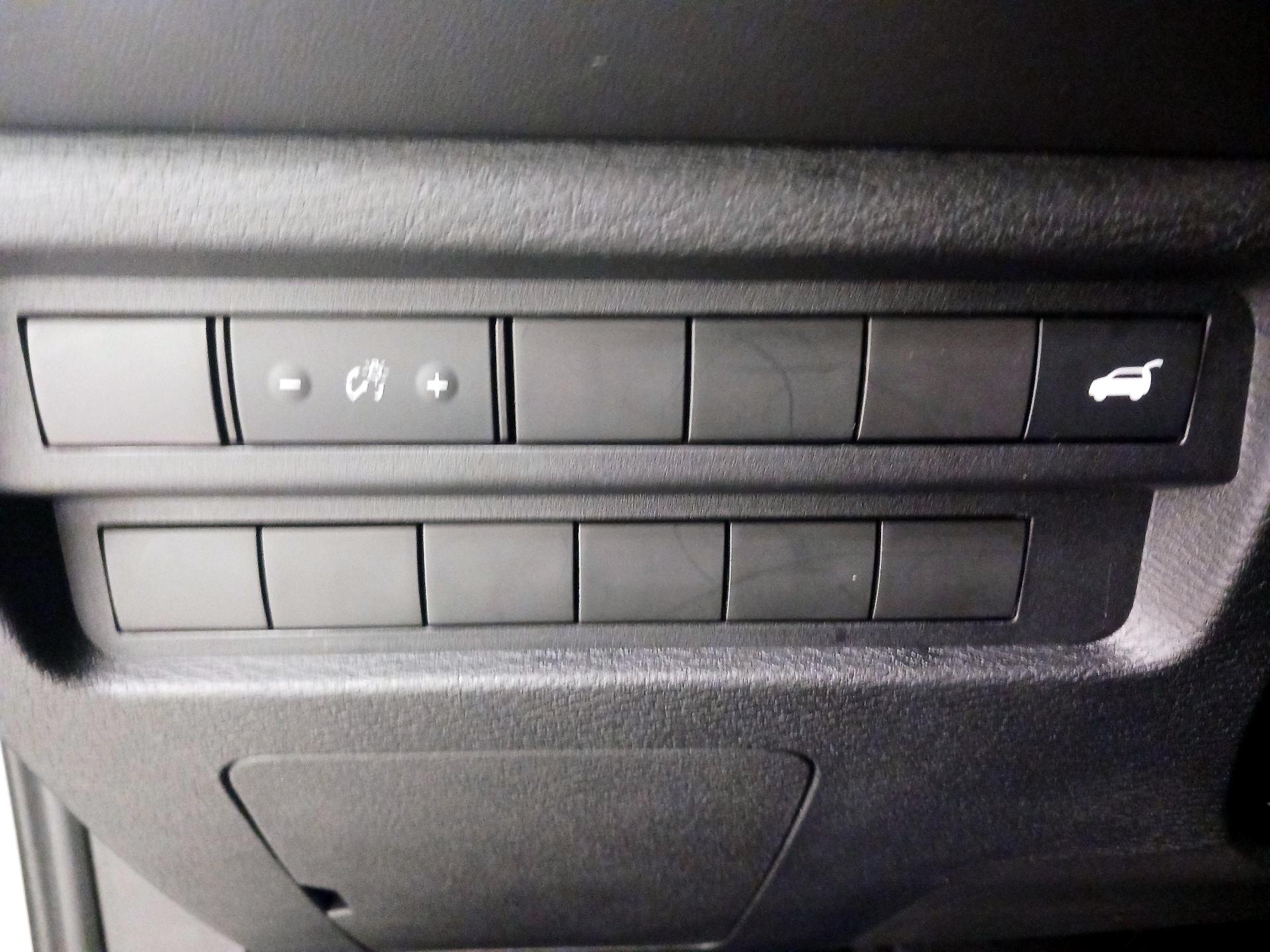 Thumbnail: 2023 Mitsubishi Outlander - 13