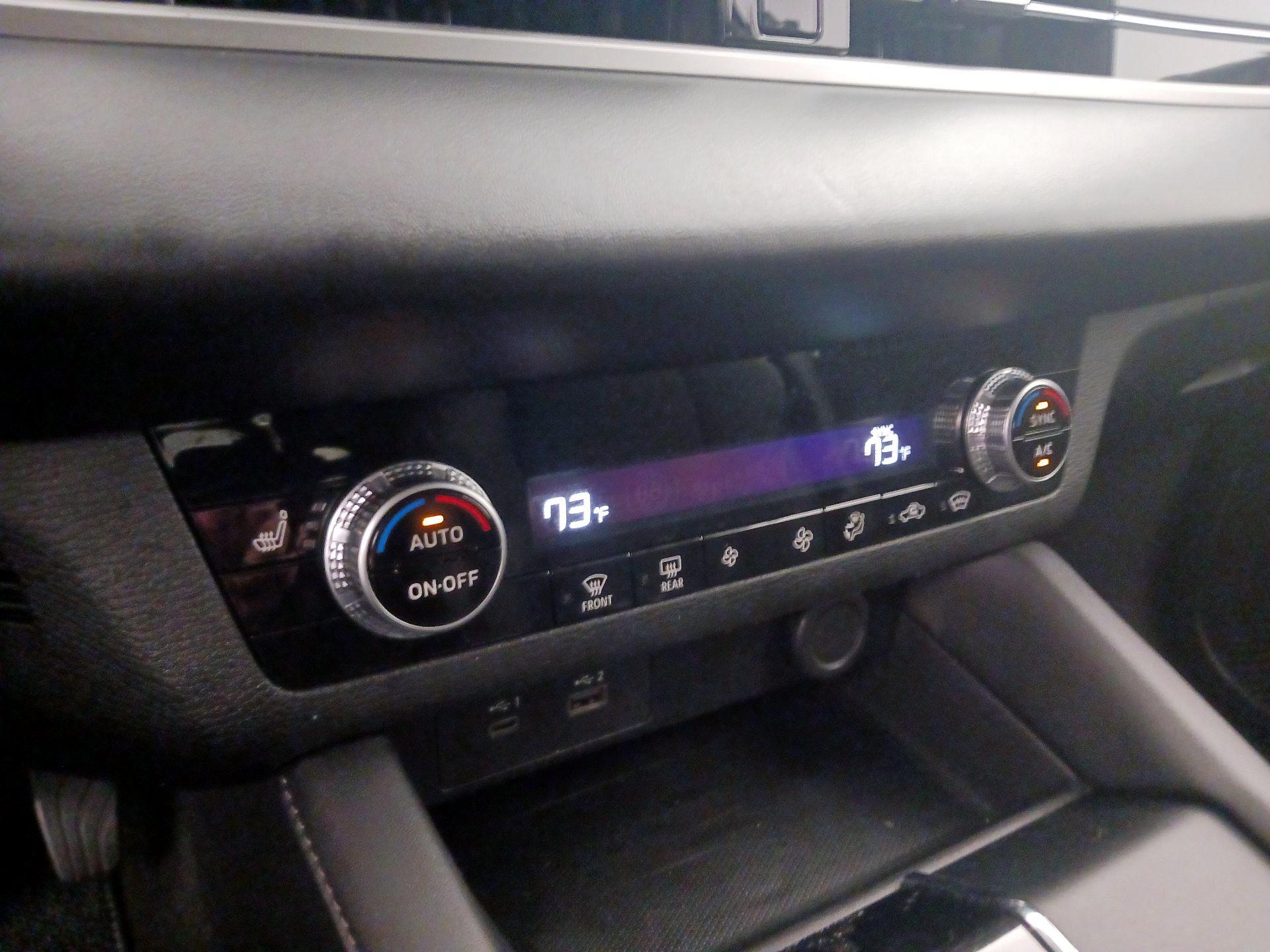 Thumbnail: 2023 Mitsubishi Outlander - 17