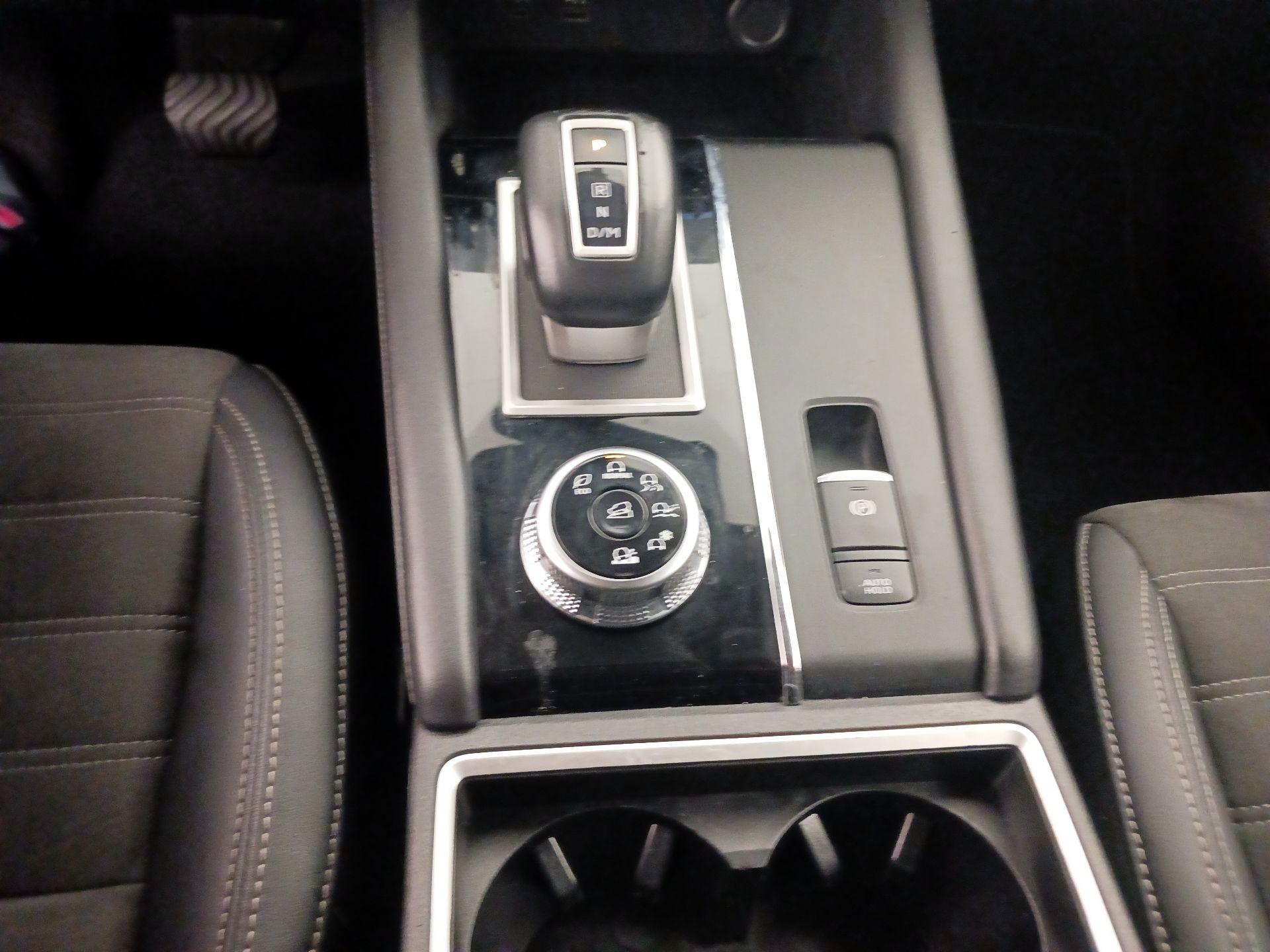 Thumbnail: 2023 Mitsubishi Outlander - 18