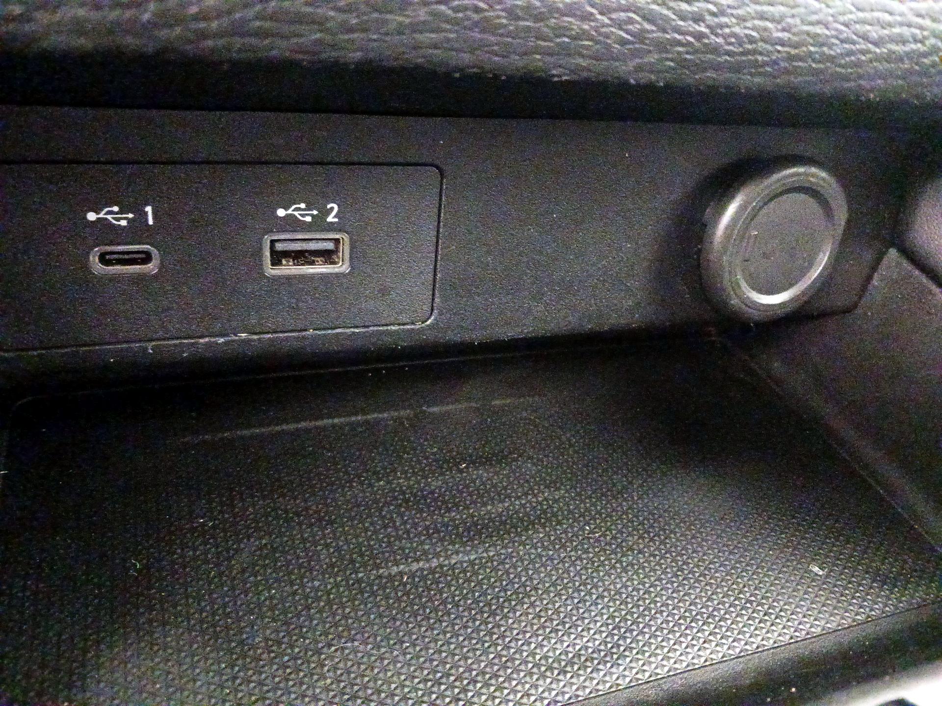 Thumbnail: 2023 Mitsubishi Outlander - 19