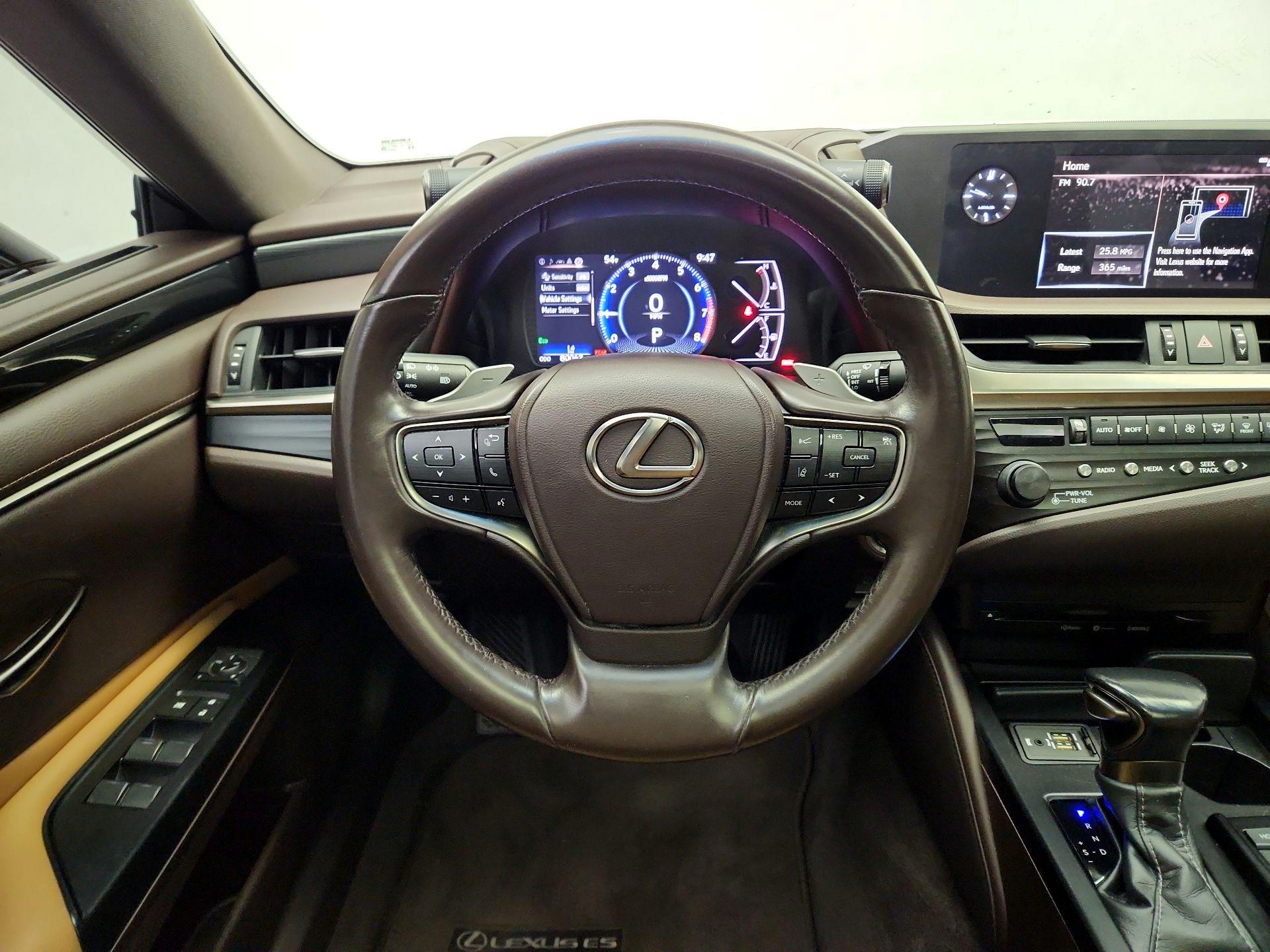 Thumbnail: 2020 Lexus ES - 10