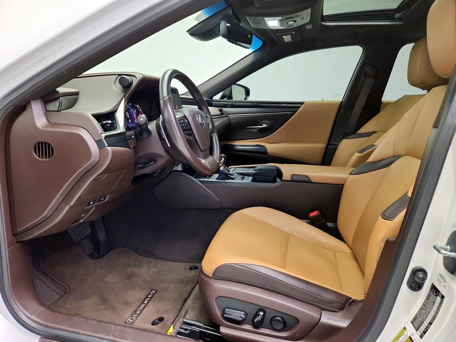 Thumbnail: 2020 Lexus ES - 11