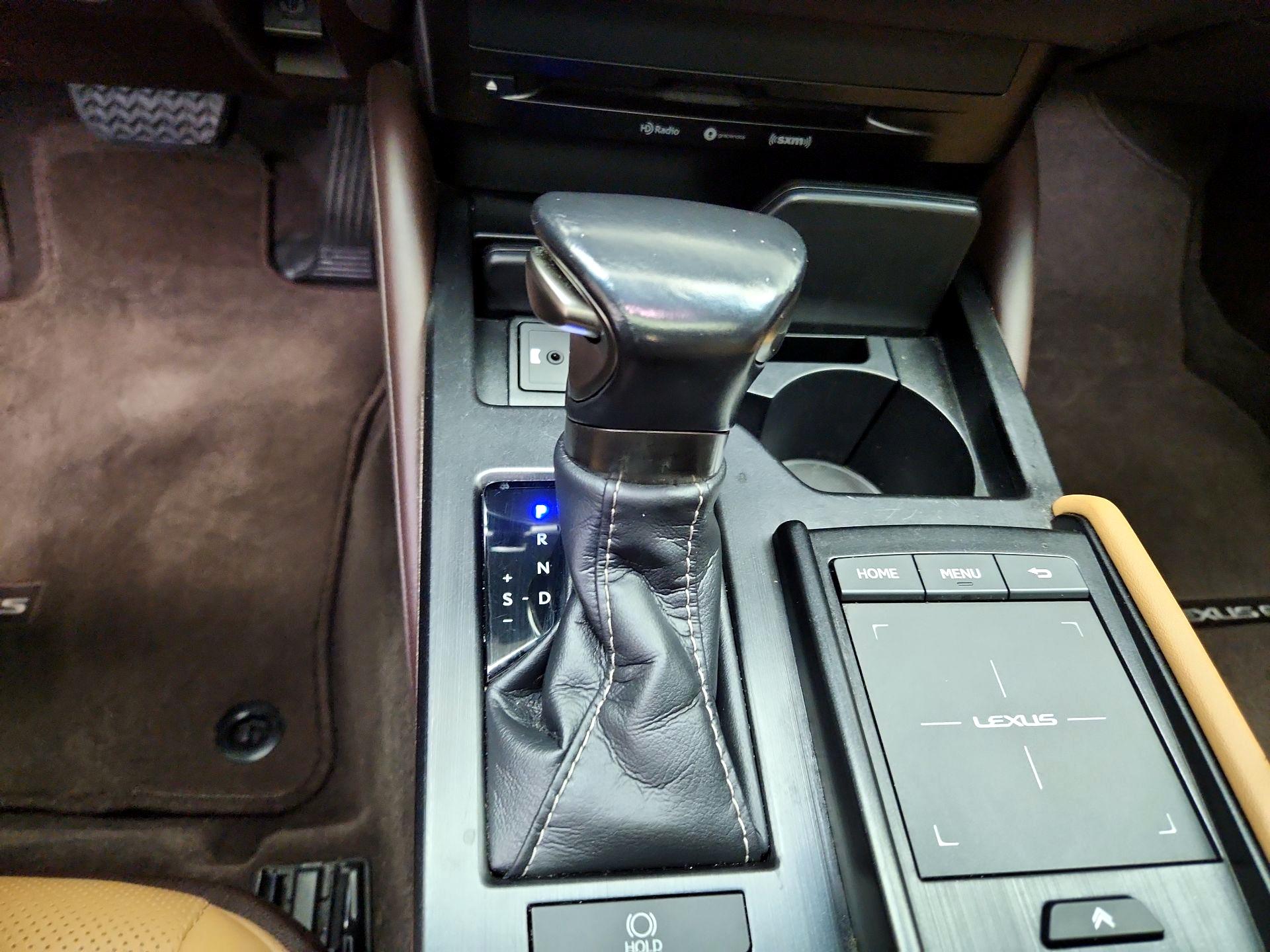 Thumbnail: 2020 Lexus ES - 17