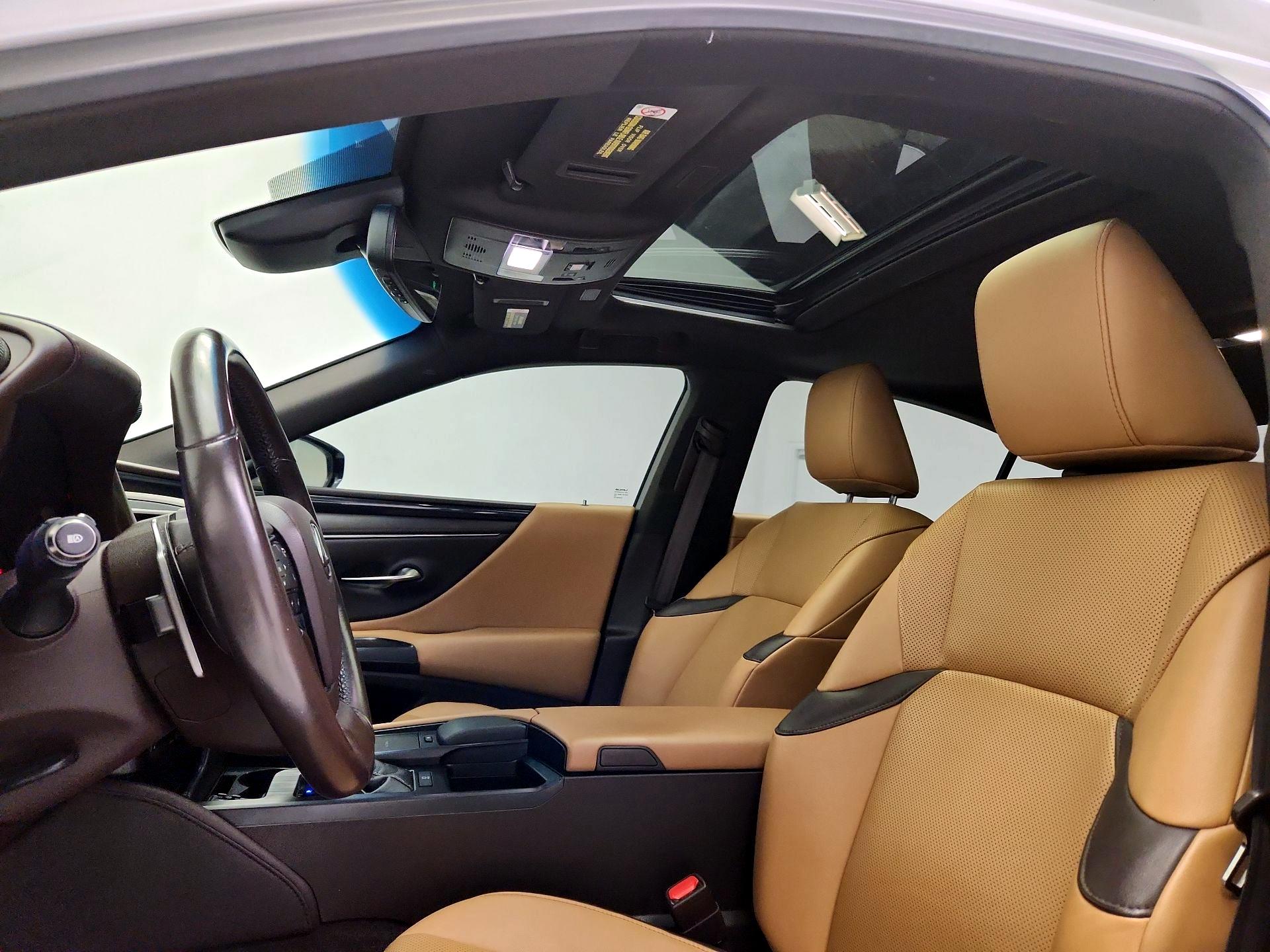 Thumbnail: 2020 Lexus ES - 19