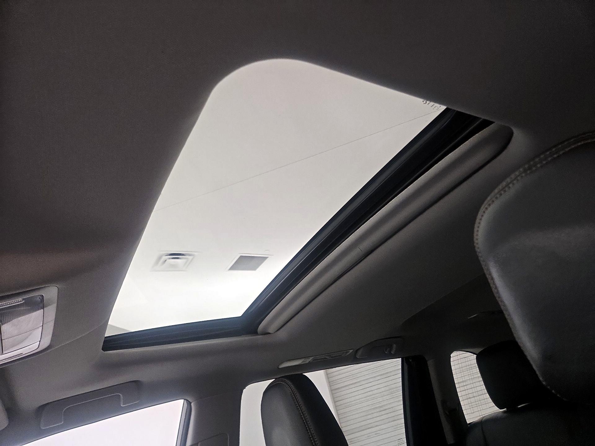 Thumbnail: 2018 Toyota Highlander - 20