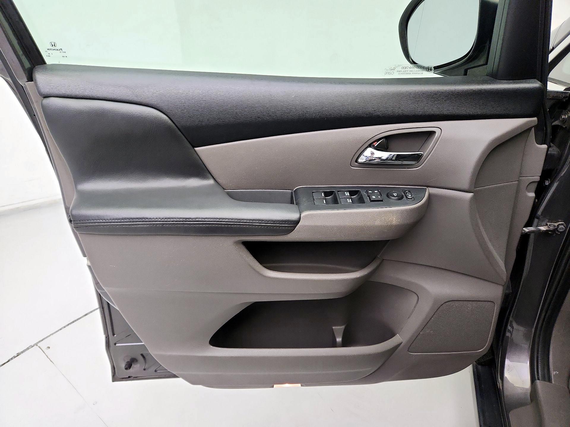 Thumbnail: 2015 Honda Odyssey - 12