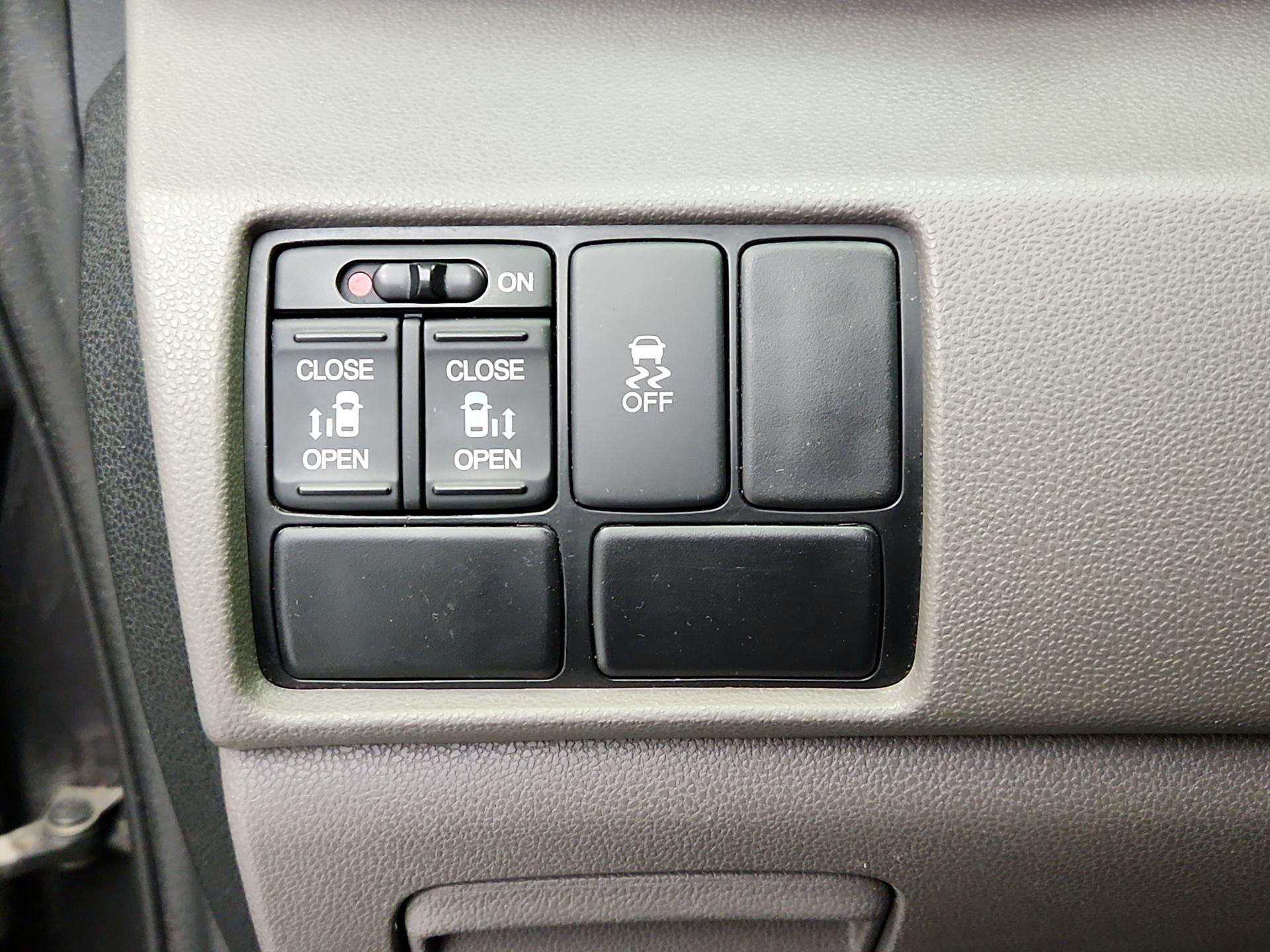 Thumbnail: 2015 Honda Odyssey - 13