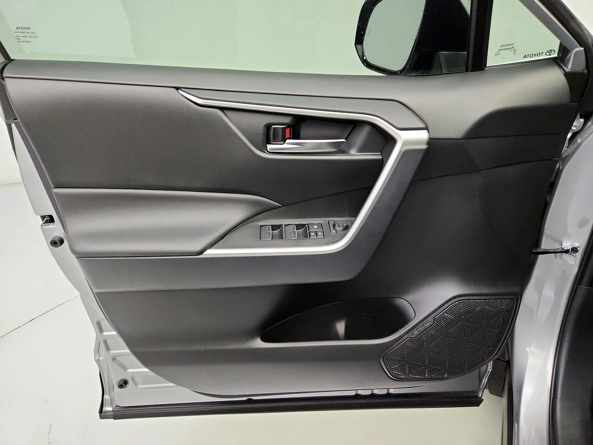 Thumbnail: 2025 Toyota RAV4 - 12