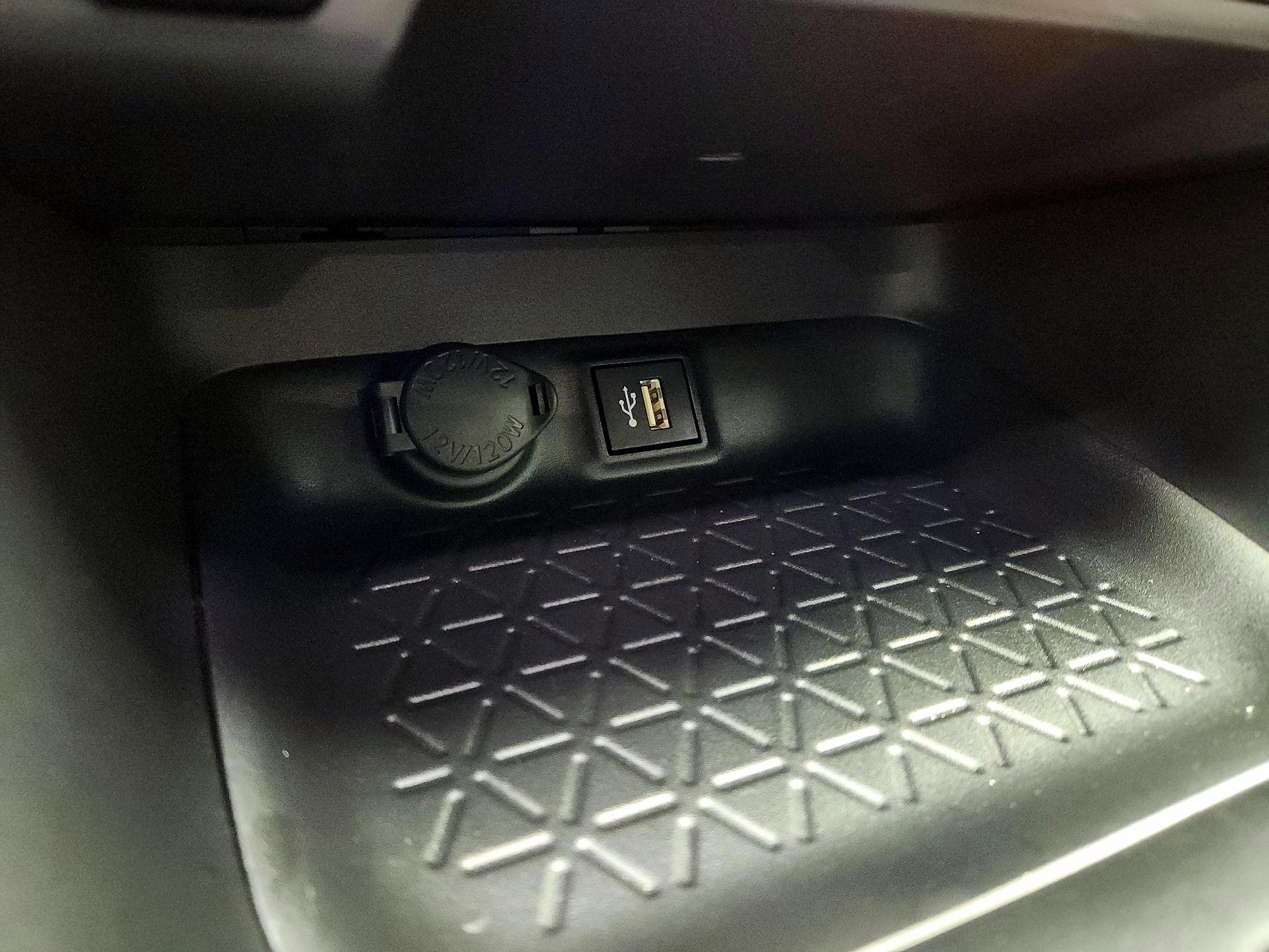 Thumbnail: 2025 Toyota RAV4 - 19