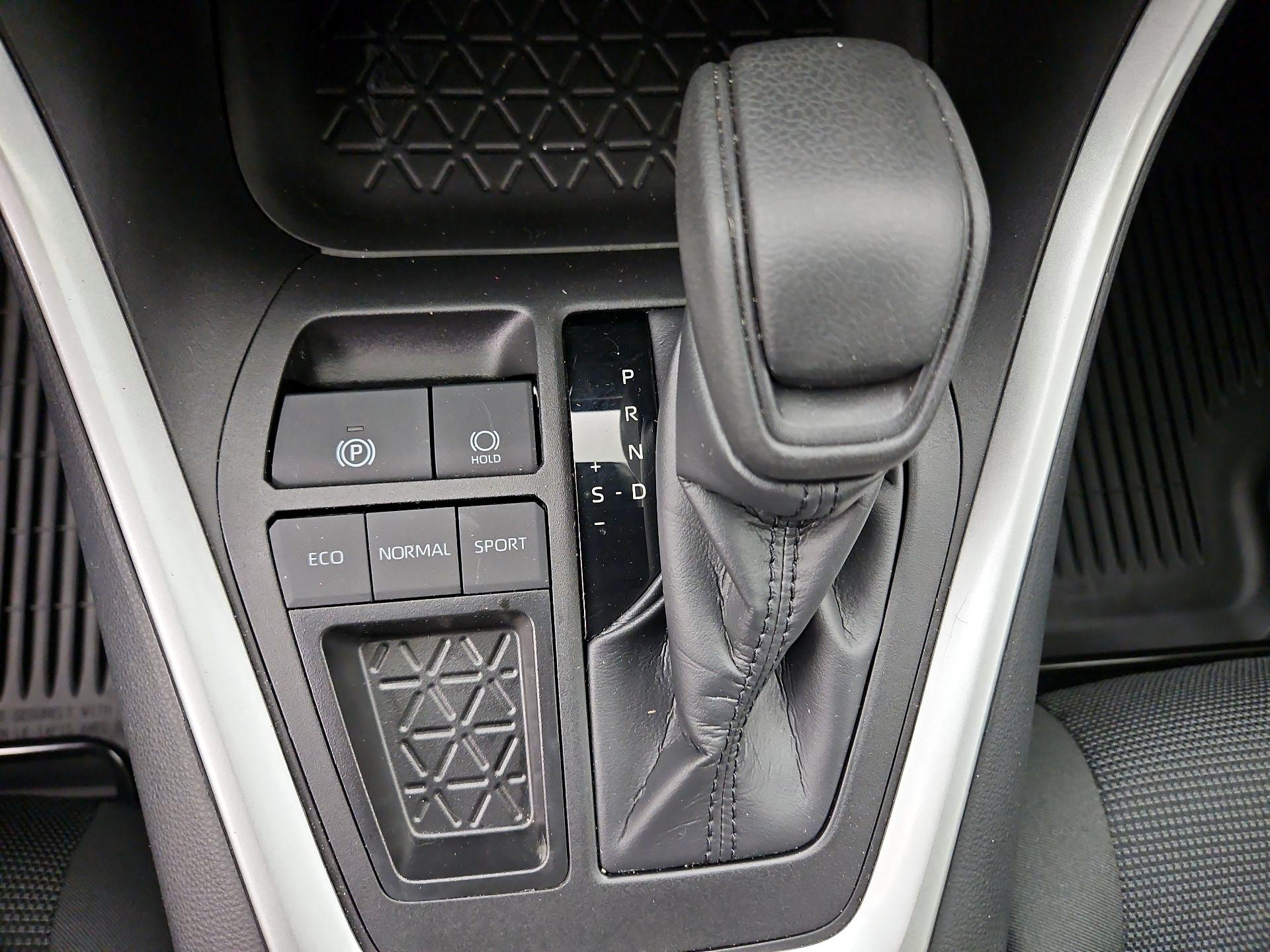 Thumbnail: 2024 Toyota RAV4 - 17