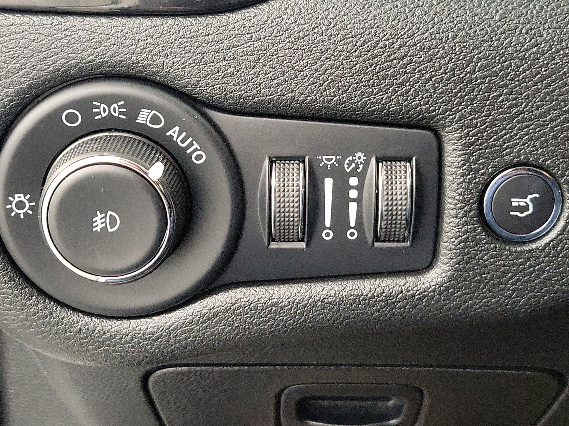 Thumbnail: 2023 Jeep Cherokee - 13