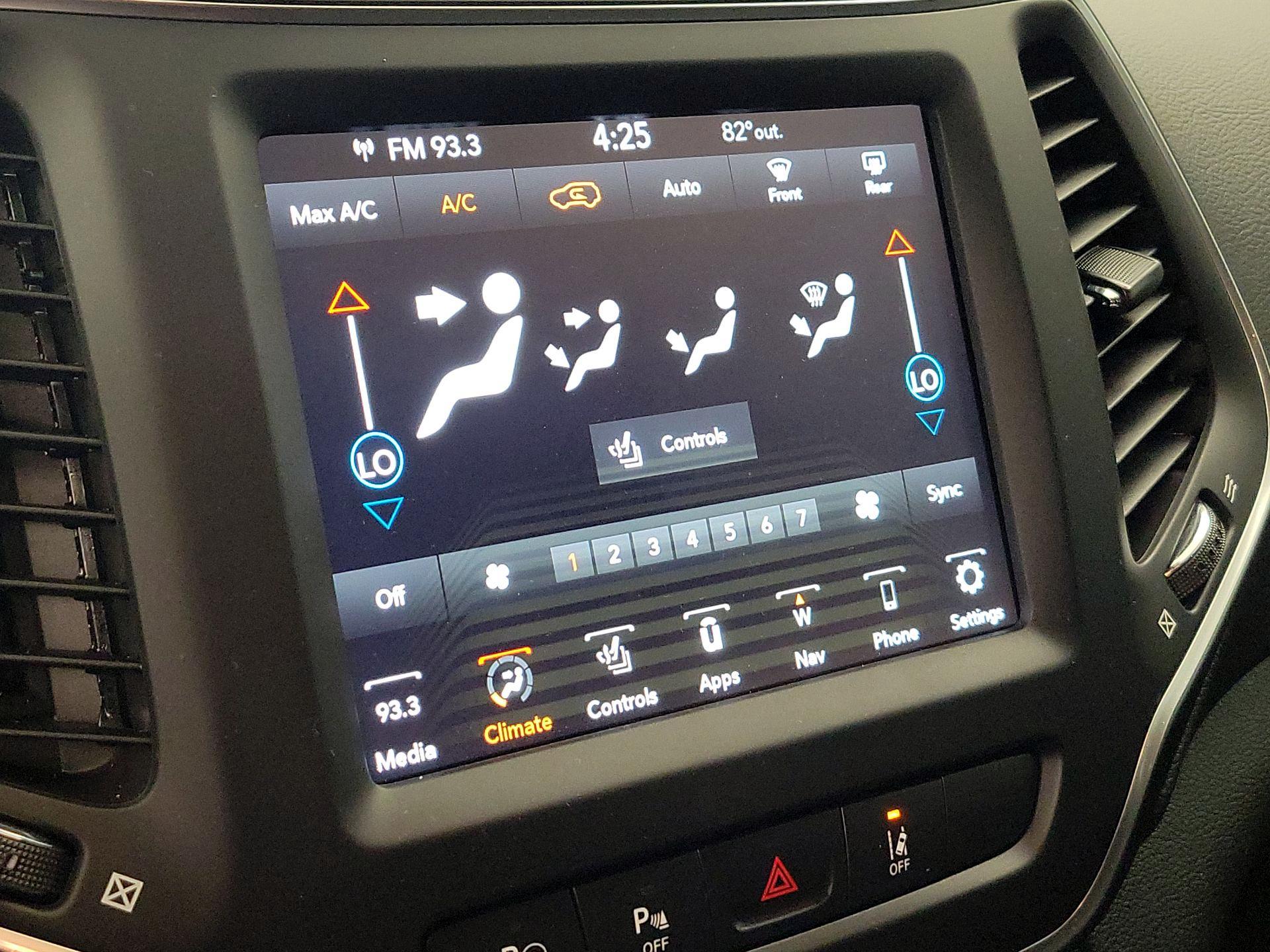 Thumbnail: 2023 Jeep Cherokee - 17