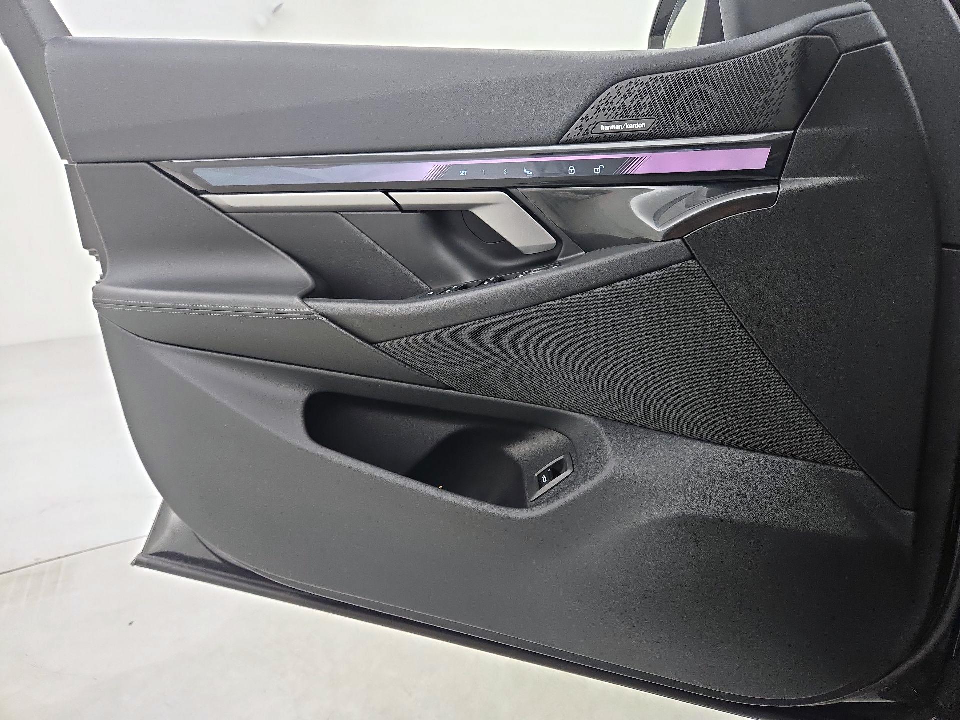 Thumbnail: 2025 BMW 5 Series - 12